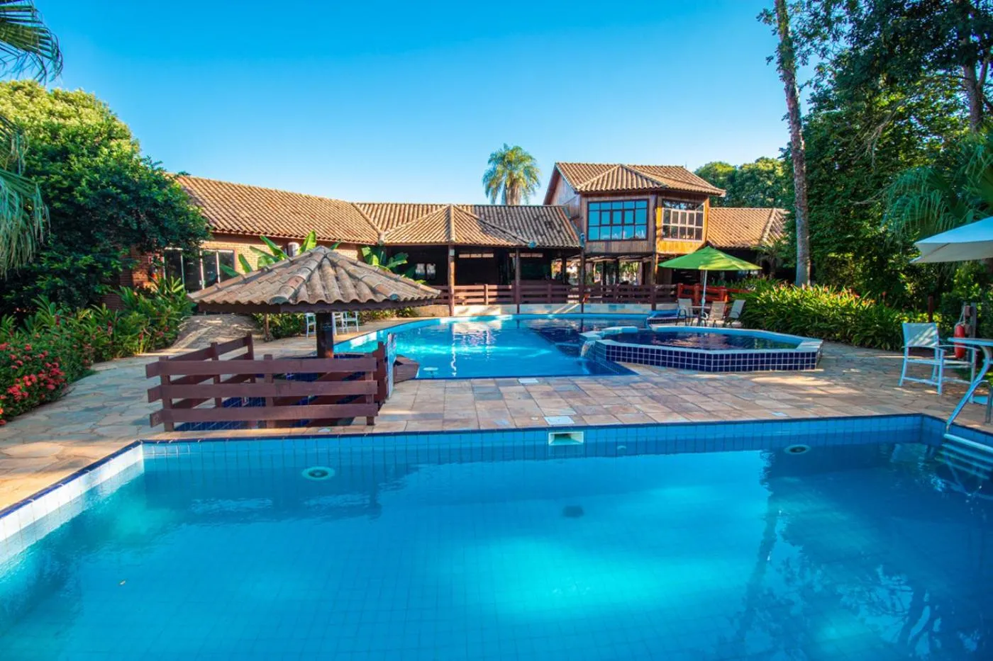 Swimming pool in Hotel Pousada Arizona