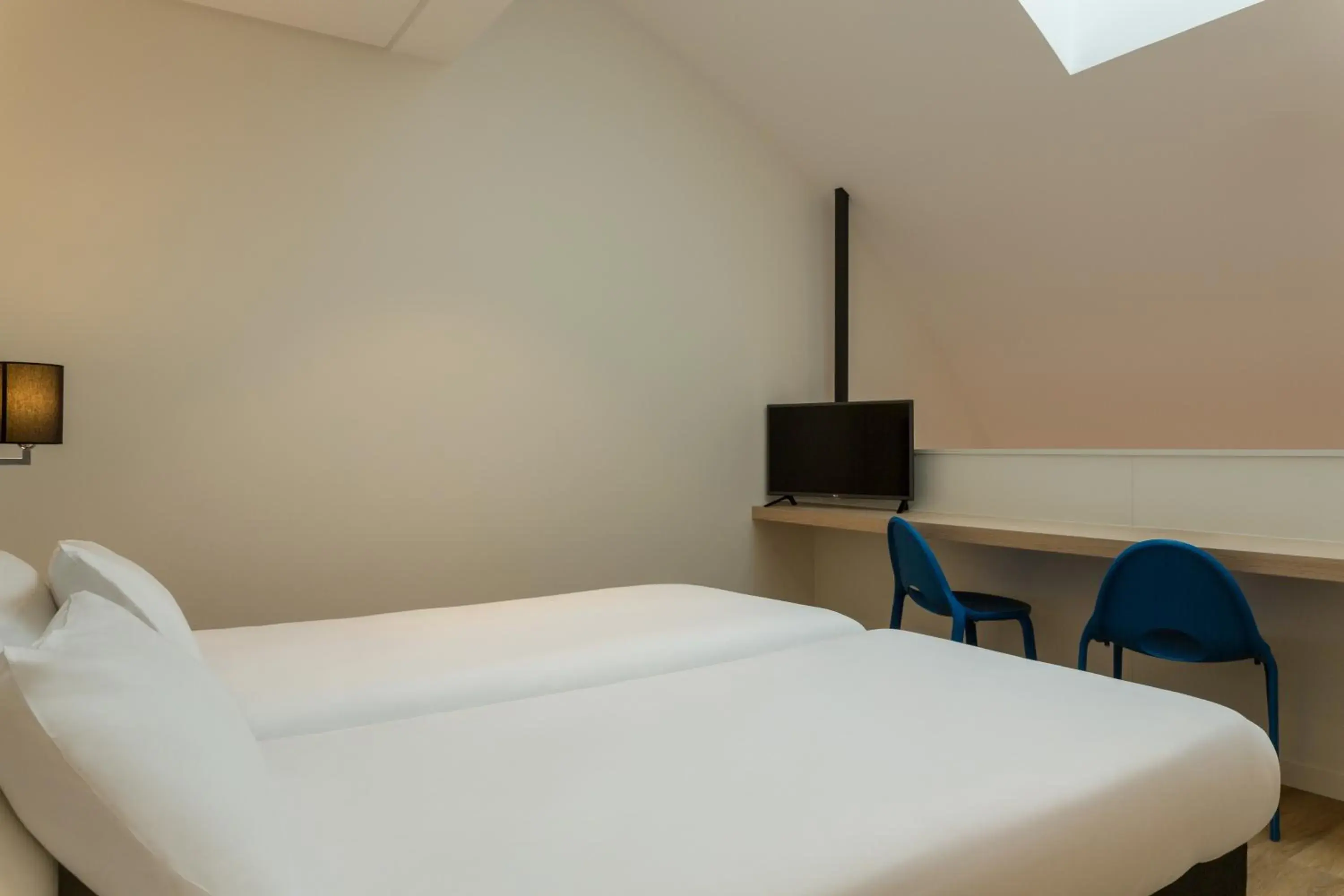 Duplex Quadruple Room in Hôtel Originals City, Armony Dijon - Chenôve Duplex Quadruple Room in Hôtel Originals City, Armony Dijon - Chenôve