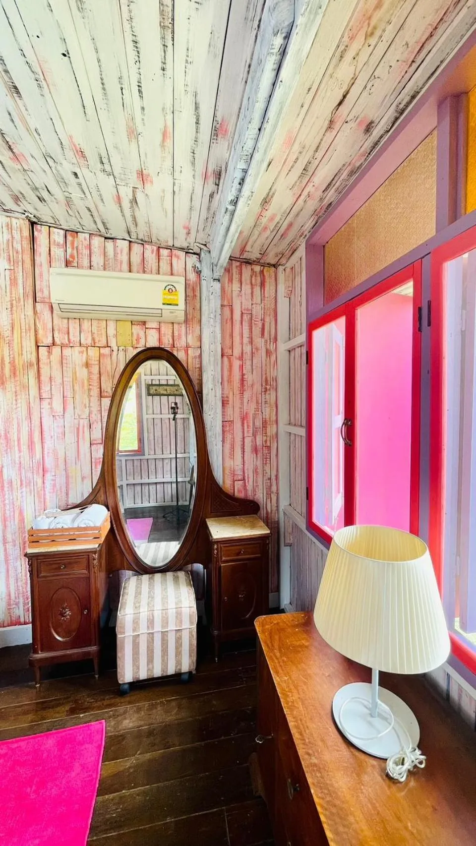 Photo of the whole room, Bed in Baan Ing Khao