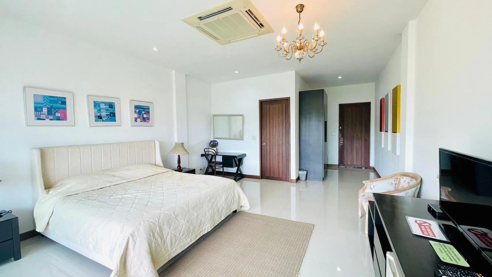 Photo of the whole room, Bed in Baan Ing Khao