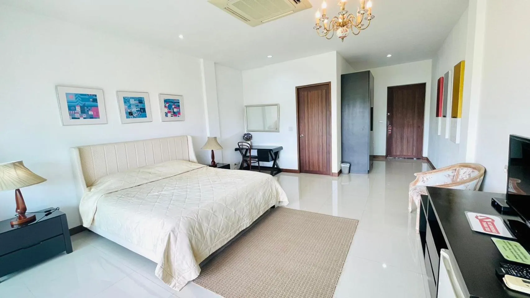 Photo of the whole room, Bed in Baan Ing Khao