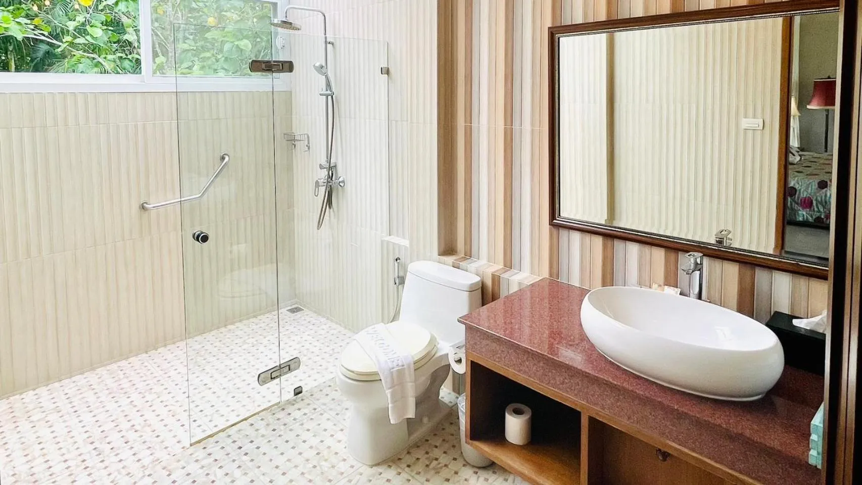 Toilet in Baan Ing Khao