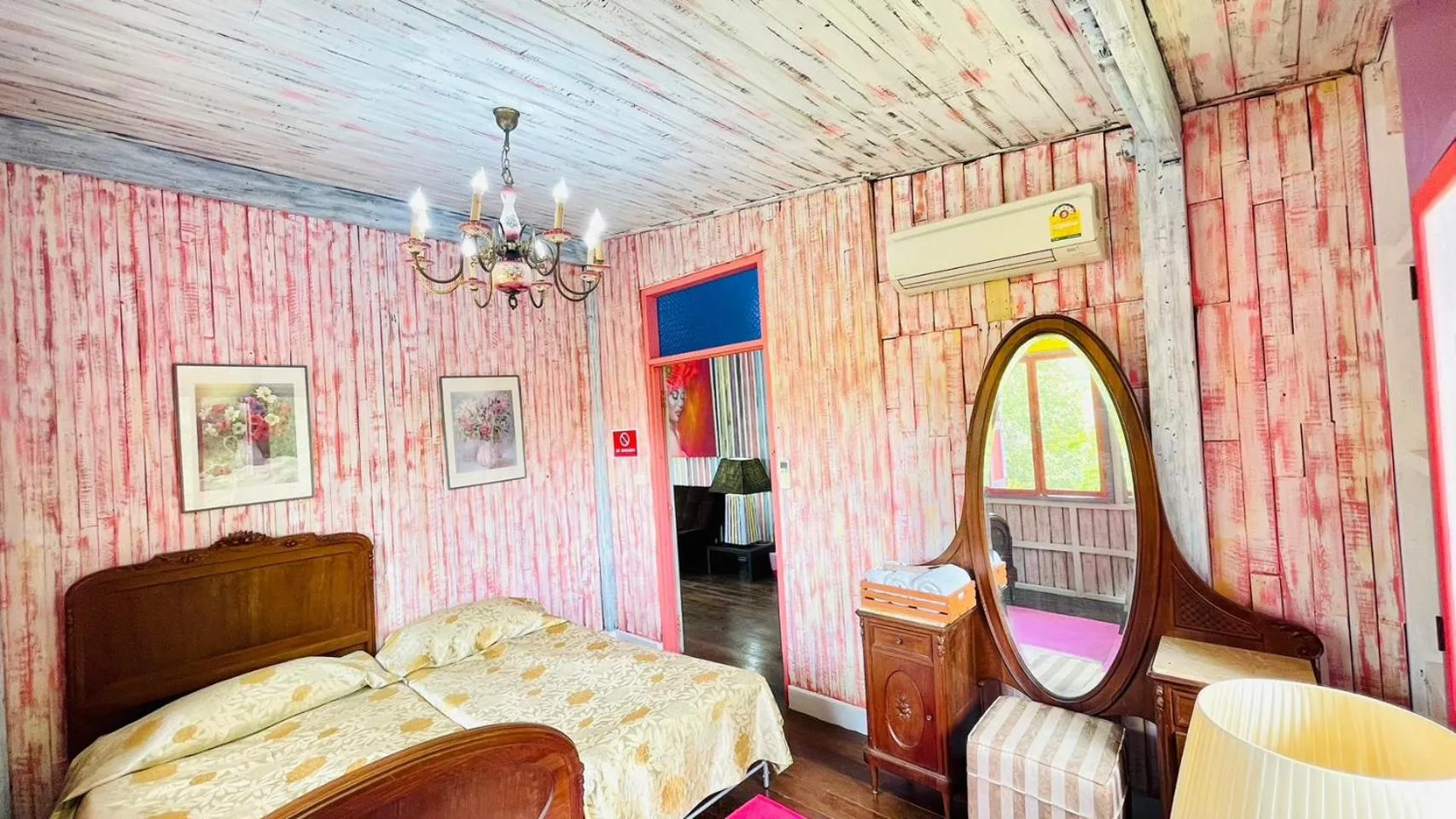 Photo of the whole room, Bed in Baan Ing Khao