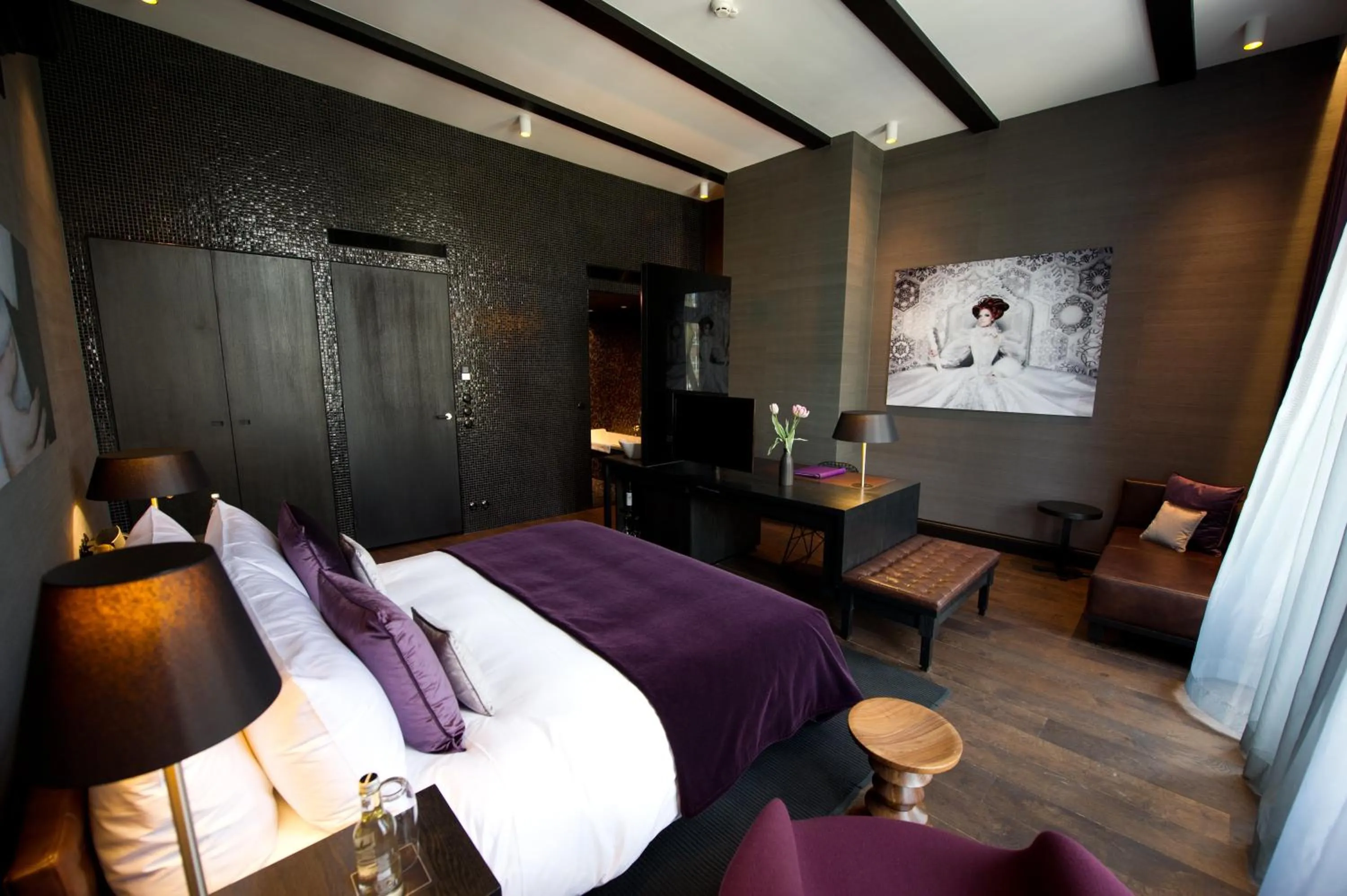 Photo of the whole room, Bed in Canal House