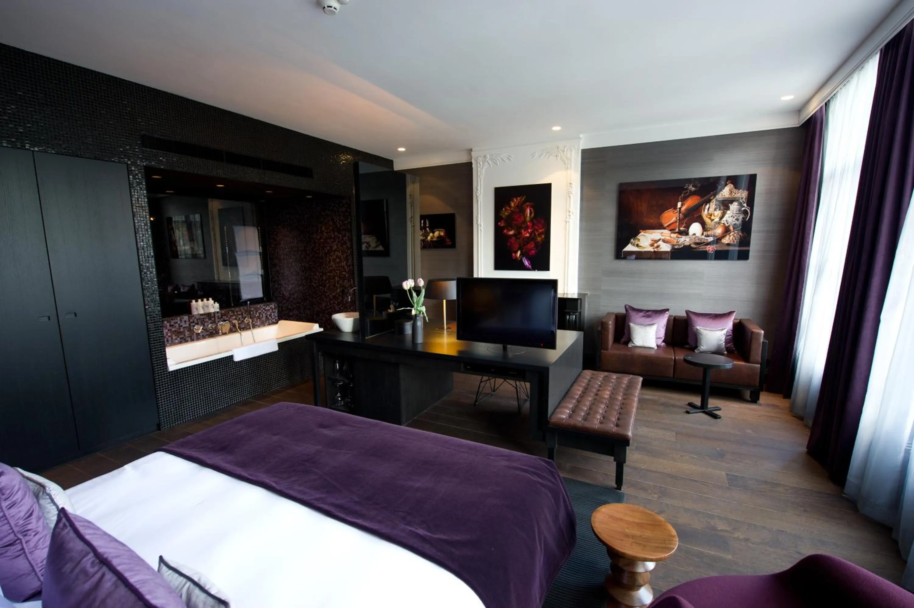 Bathroom, Bed in Canal House