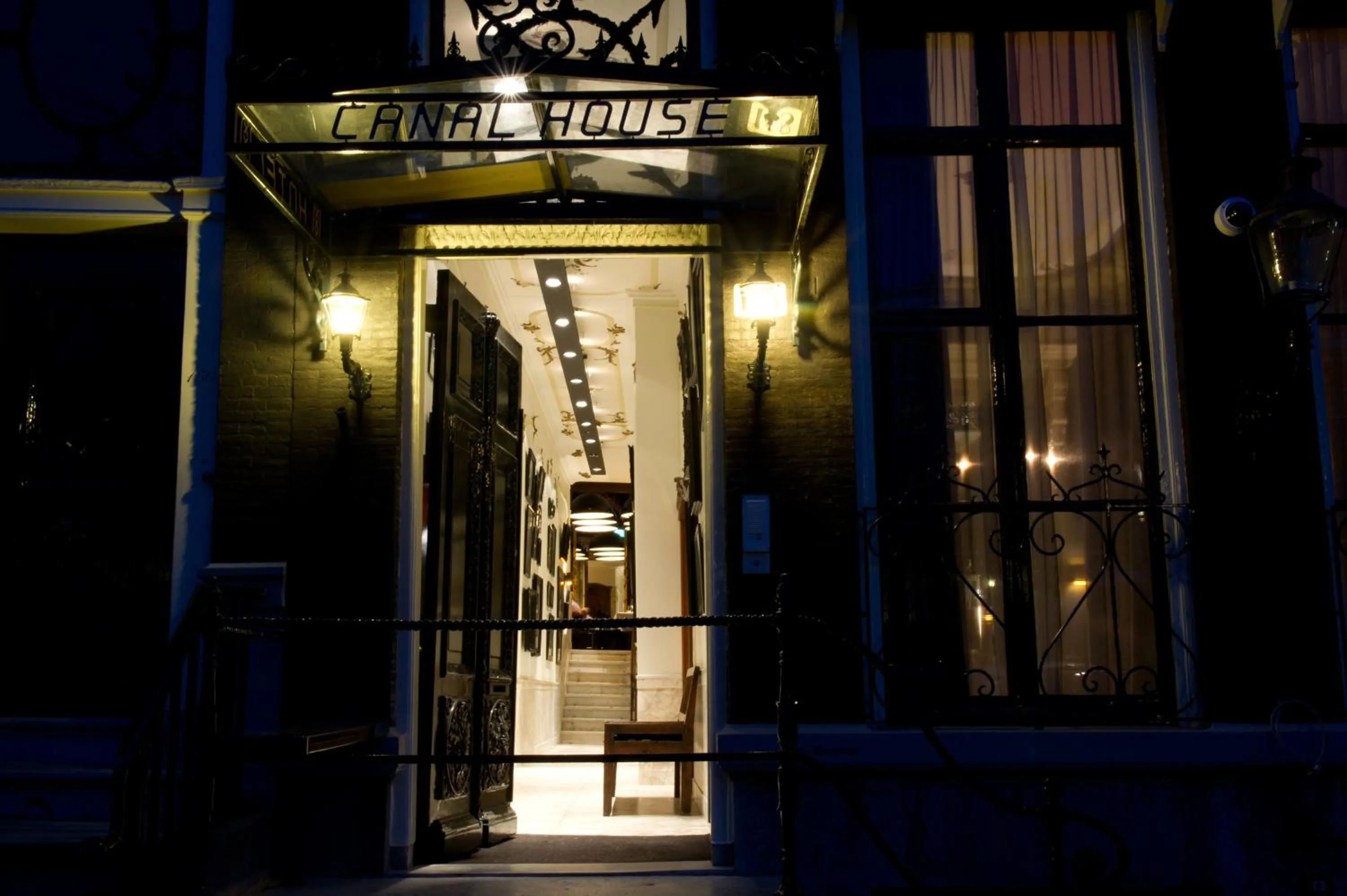 Facade/entrance in Canal House