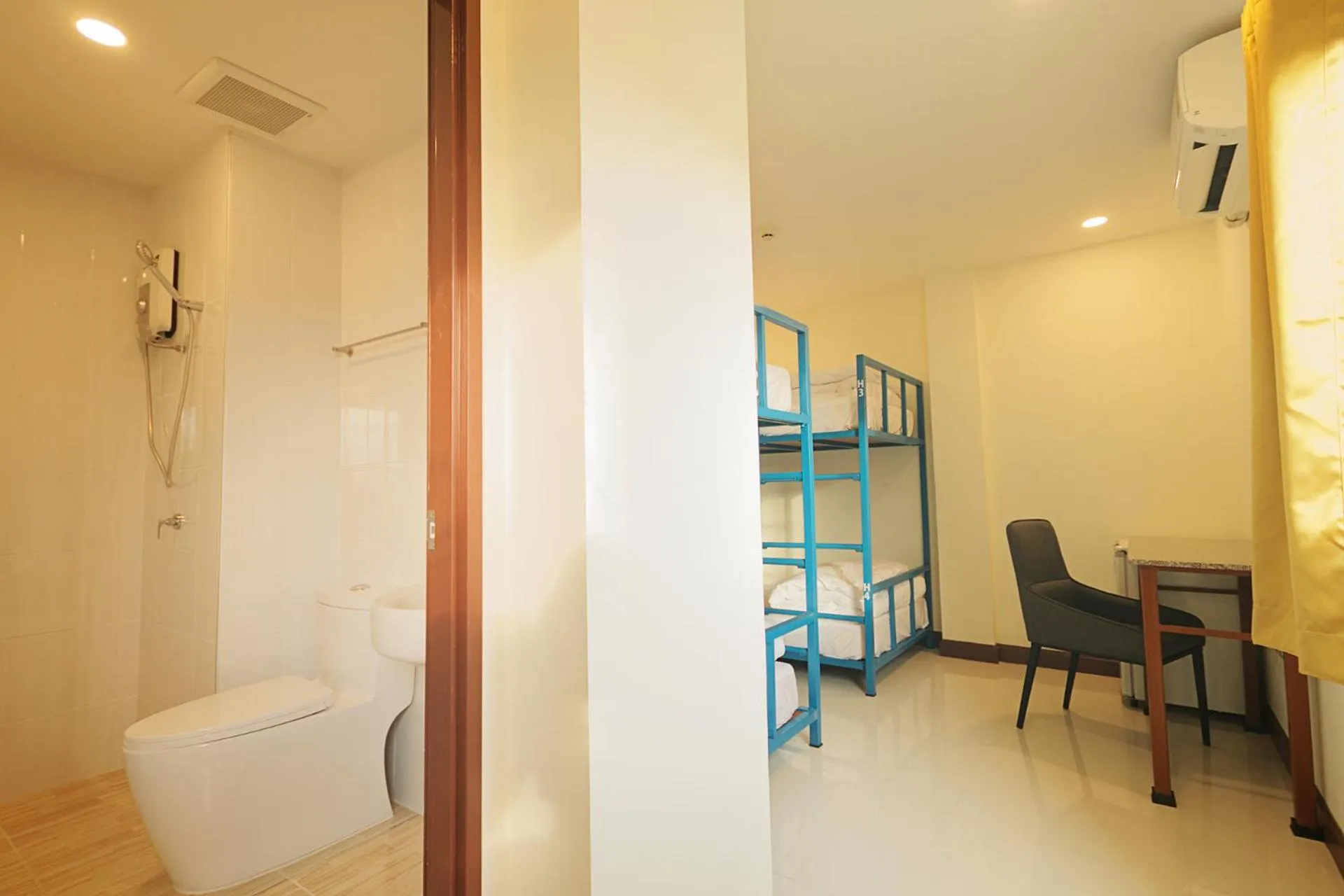 Bathroom in Happy Hostel