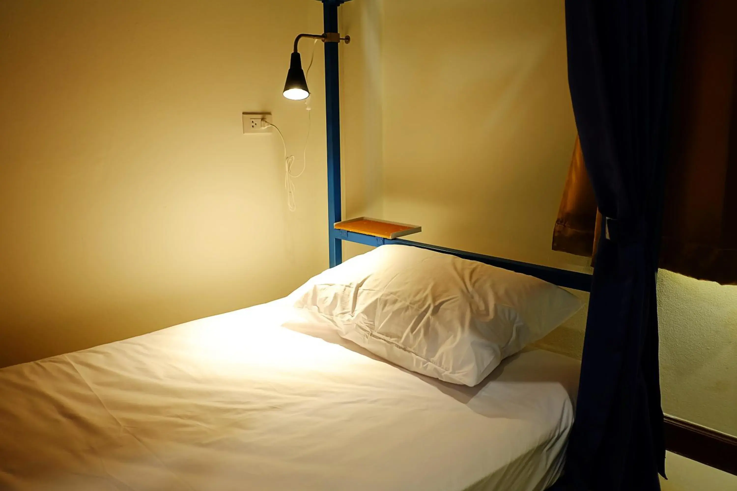 Bed in 8-Bed Mixed Dormitory Room in Happy Hostel Bed in 8-Bed Mixed Dormitory Room in Happy Hostel