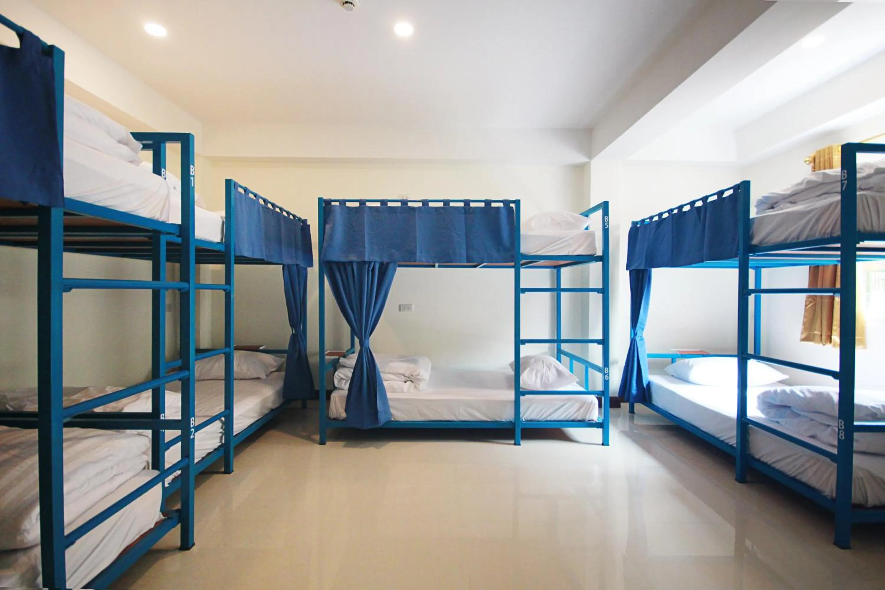 bunk bed, Bed in Happy Hostel