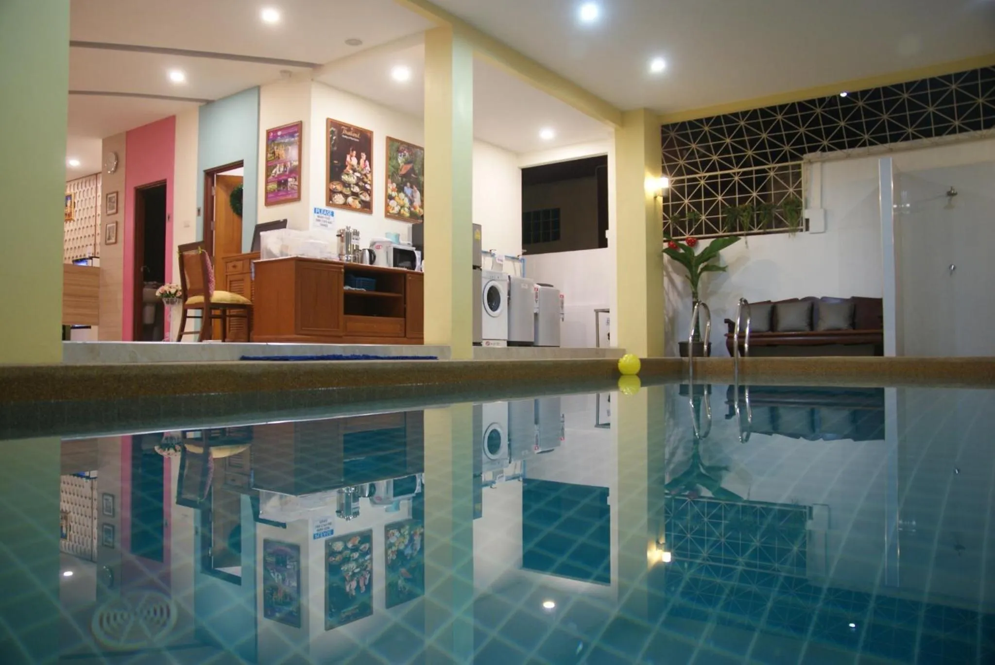 Swimming pool in Happy Hostel