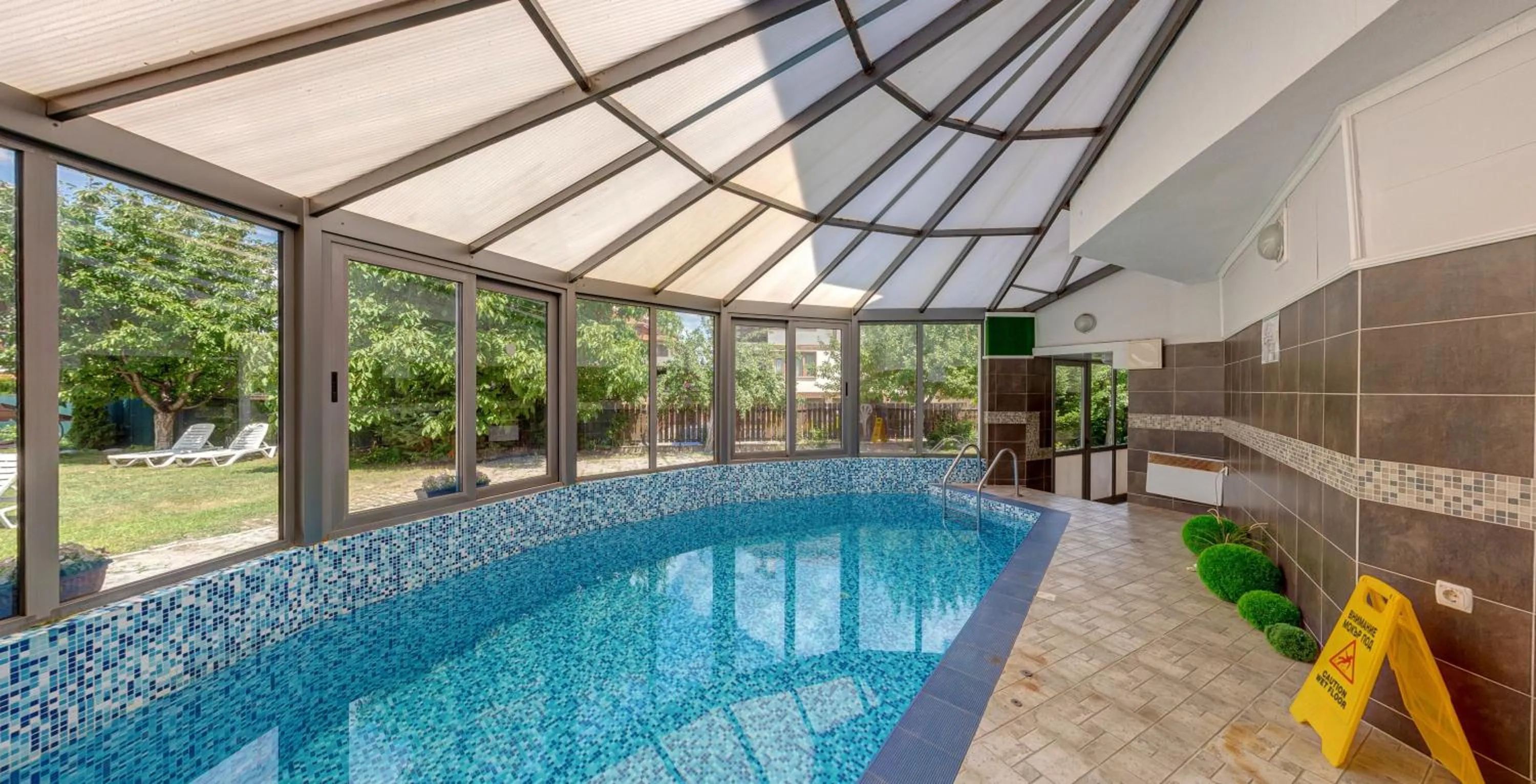 Patio in Grami Hotel