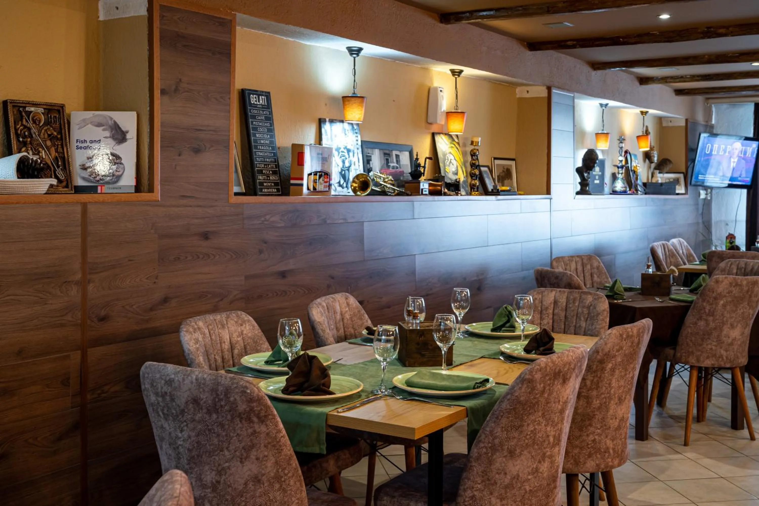 Restaurant/places to eat in Grami Hotel