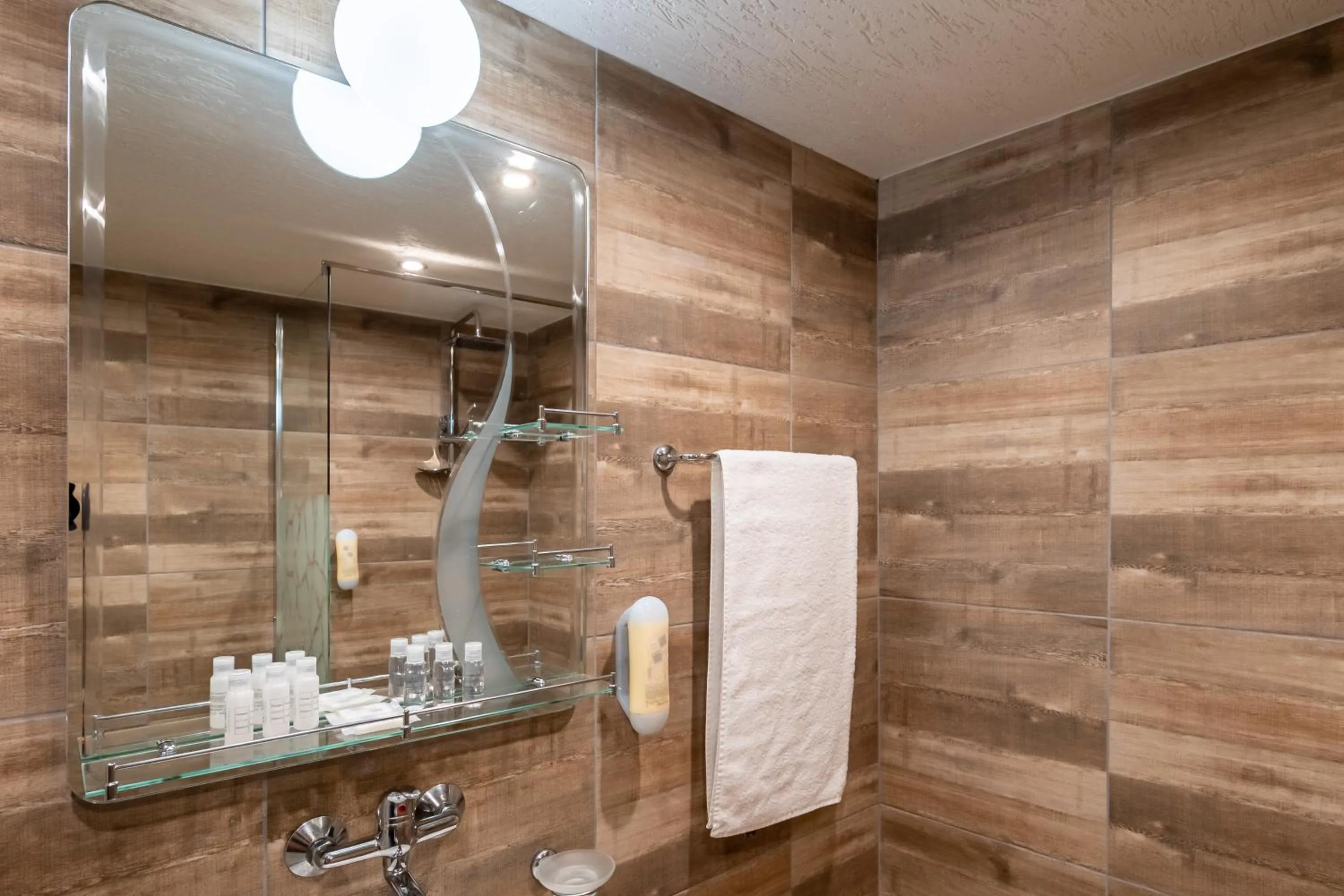 Shower in Grami Hotel