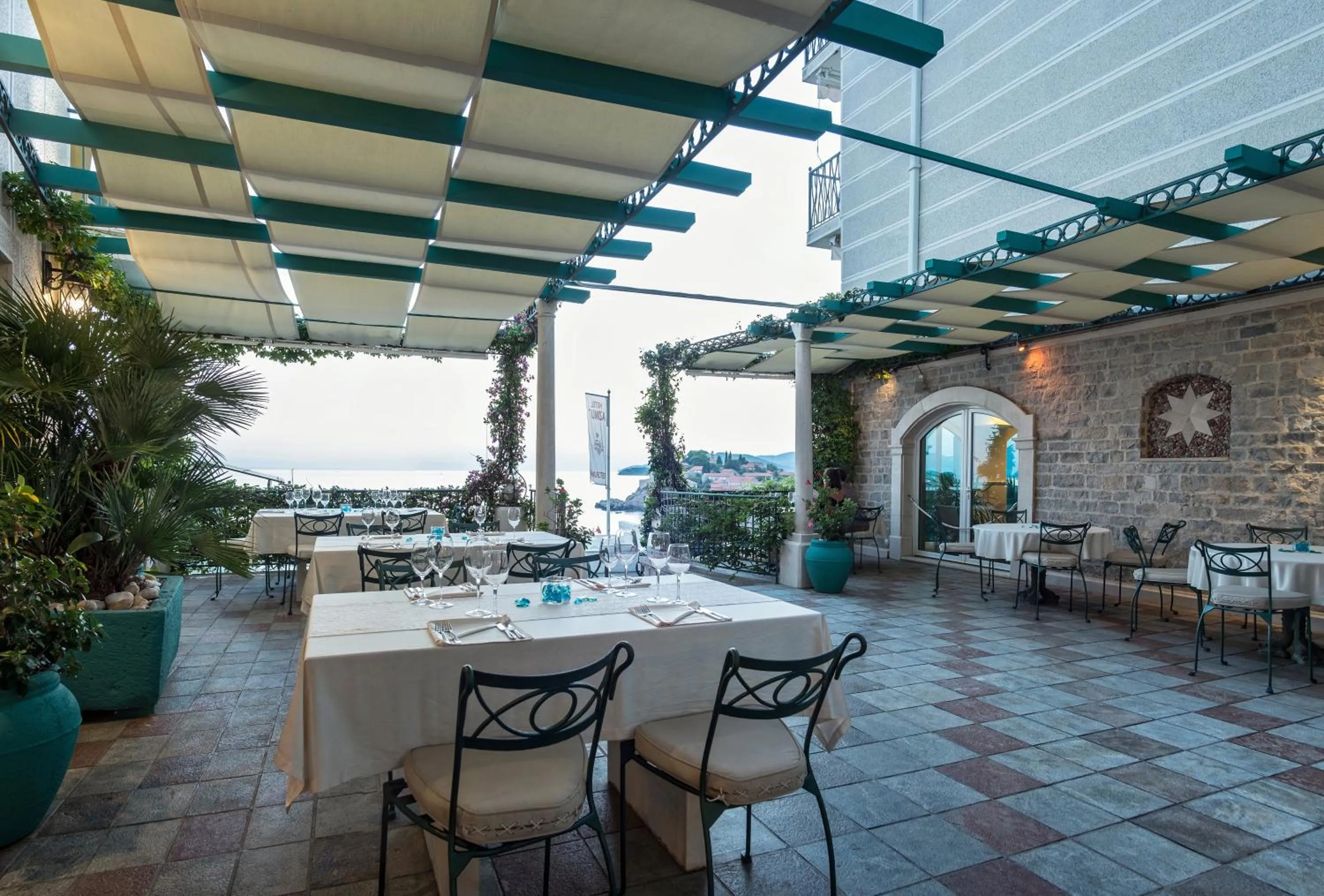 Patio in Hotel Azimut