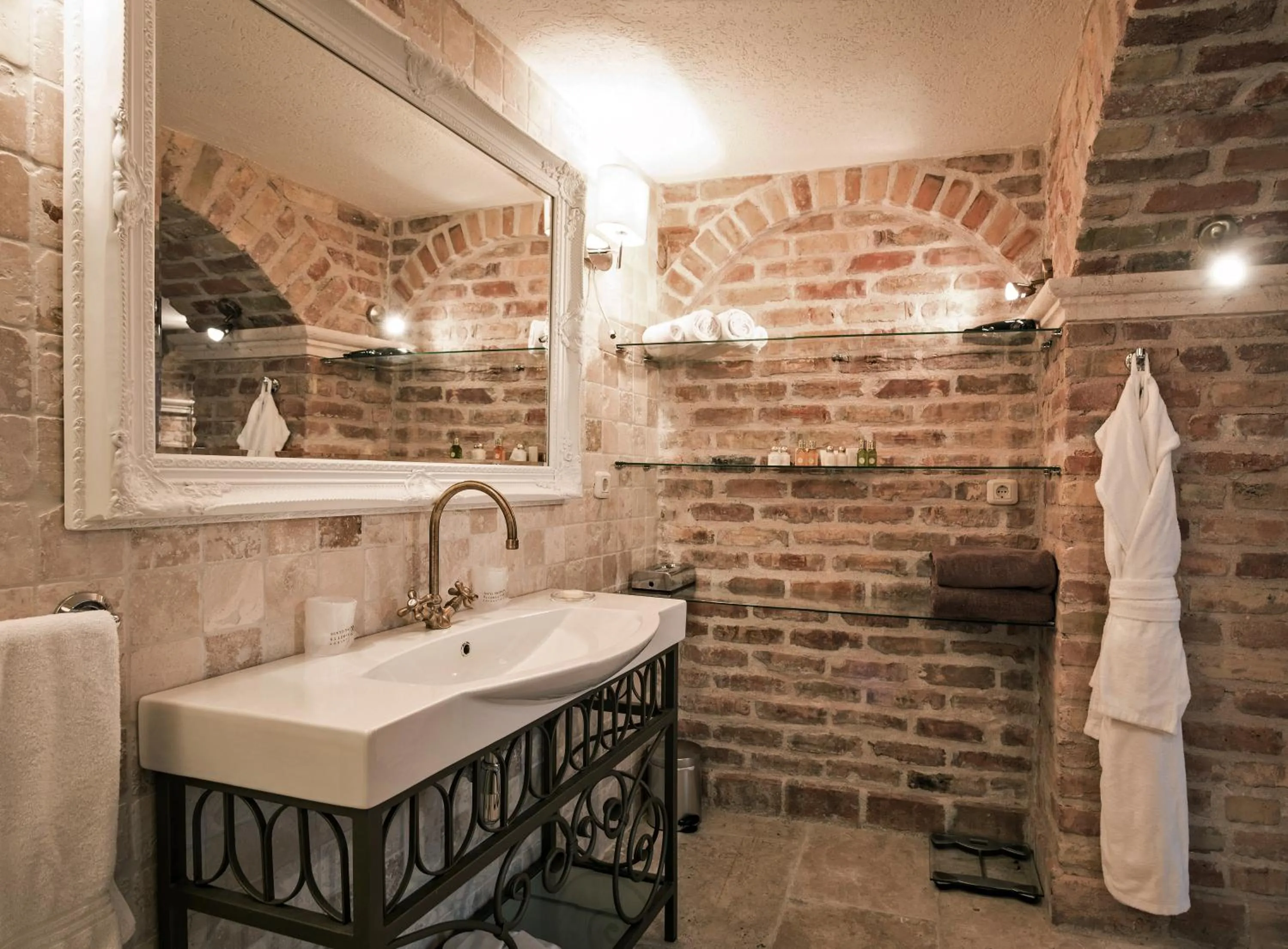 Shower in Hotel Azimut