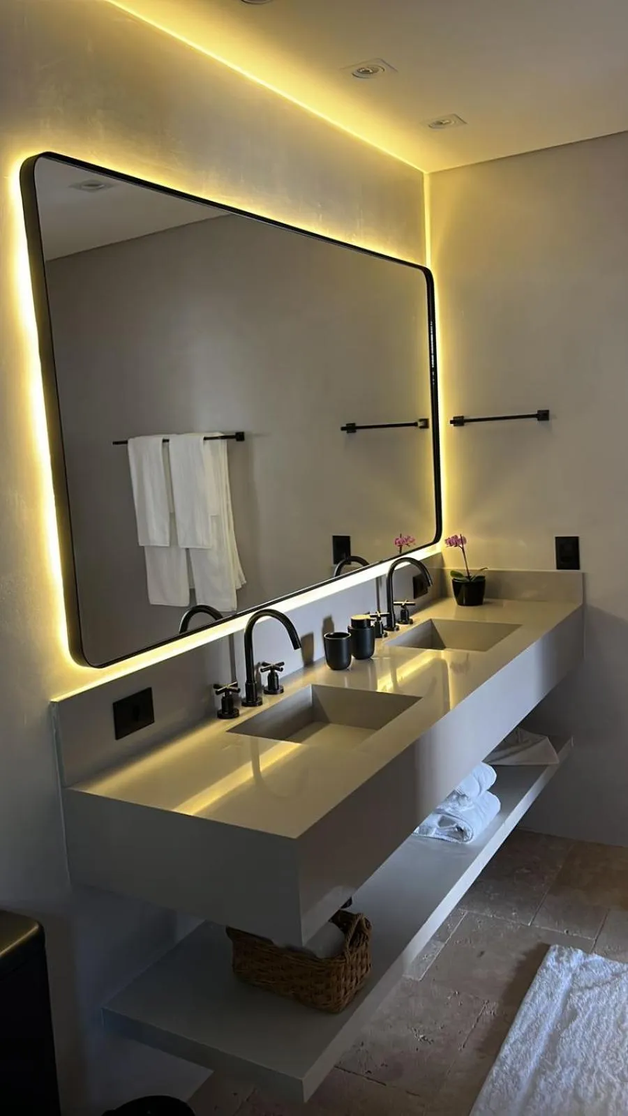 Bathroom in Sandi Hotel