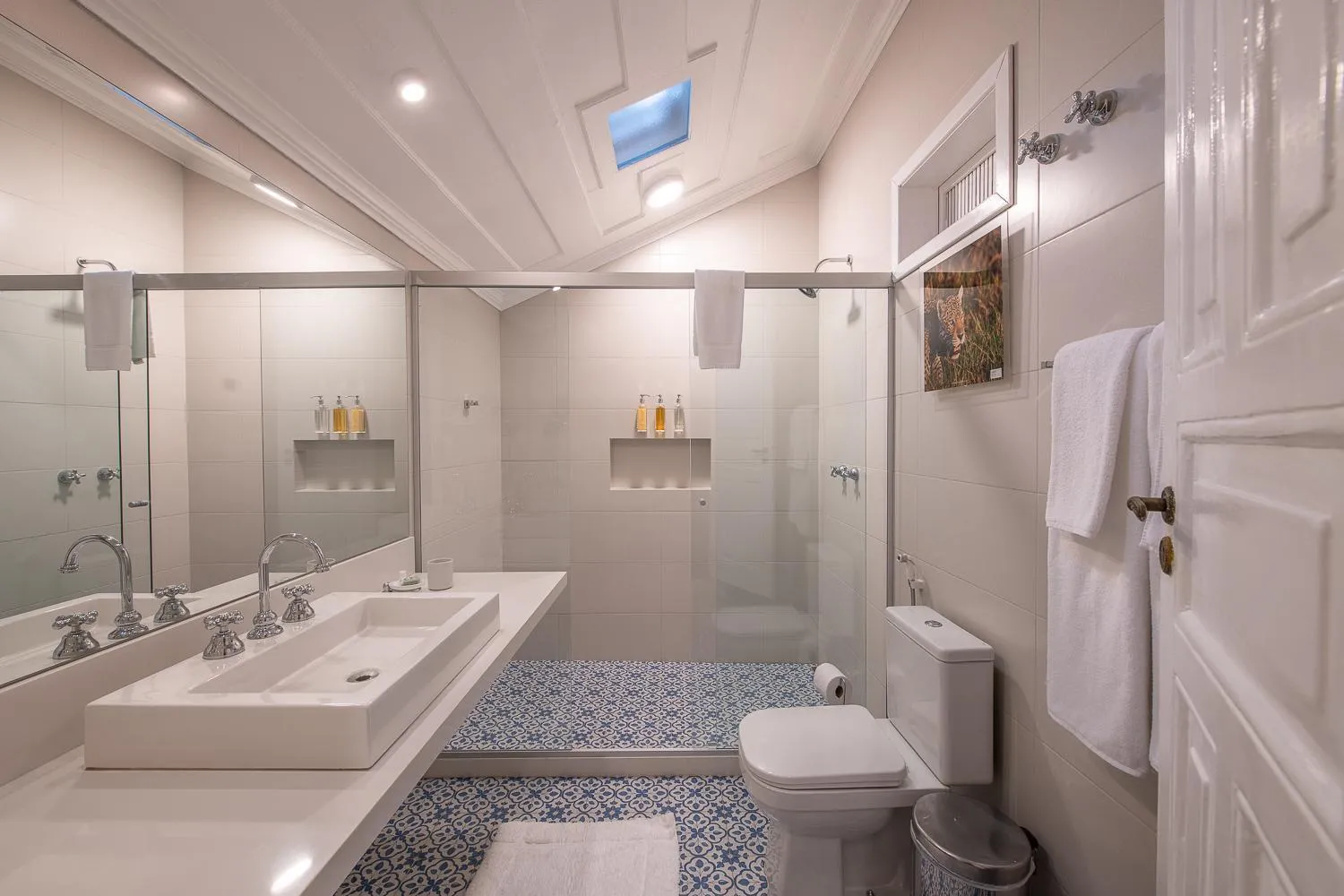 Shower in Sandi Hotel