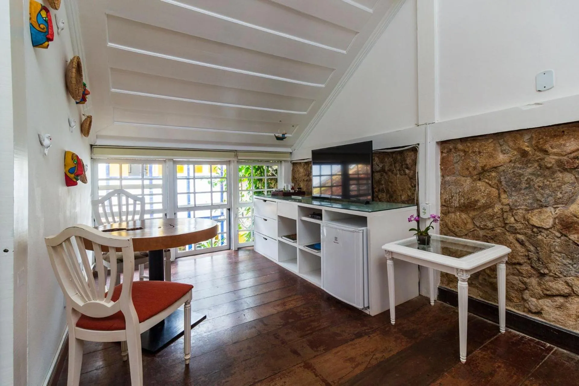 TV and multimedia in Sandi Hotel