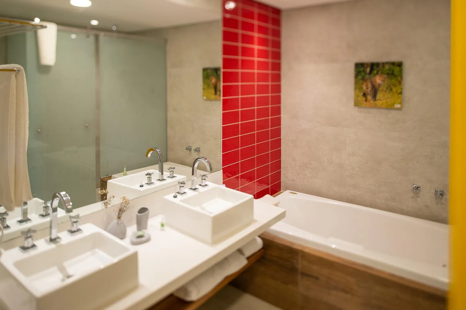 Hot Tub in Sandi Hotel