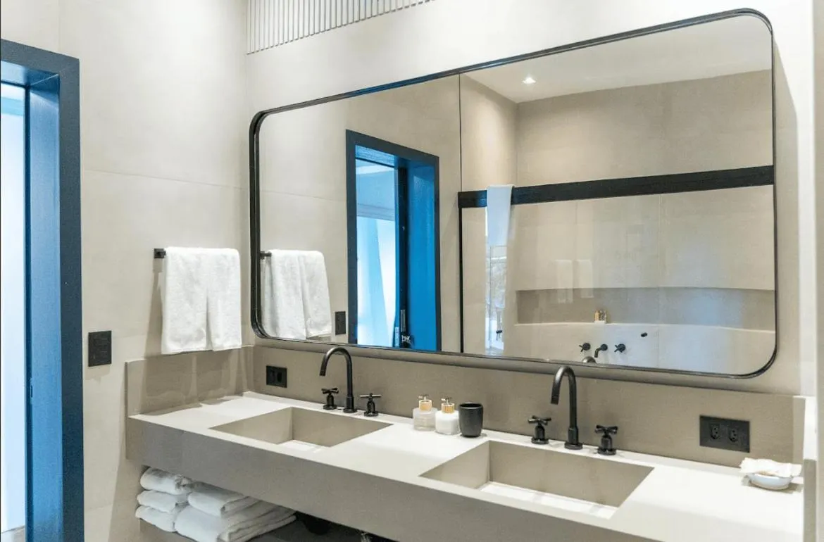 Bathroom in Sandi Hotel