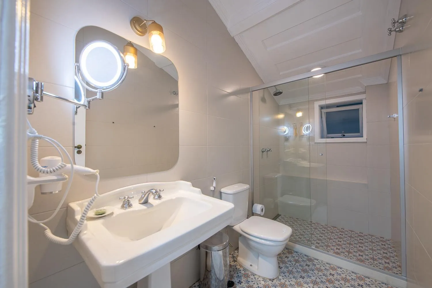 Bathroom in Sandi Hotel