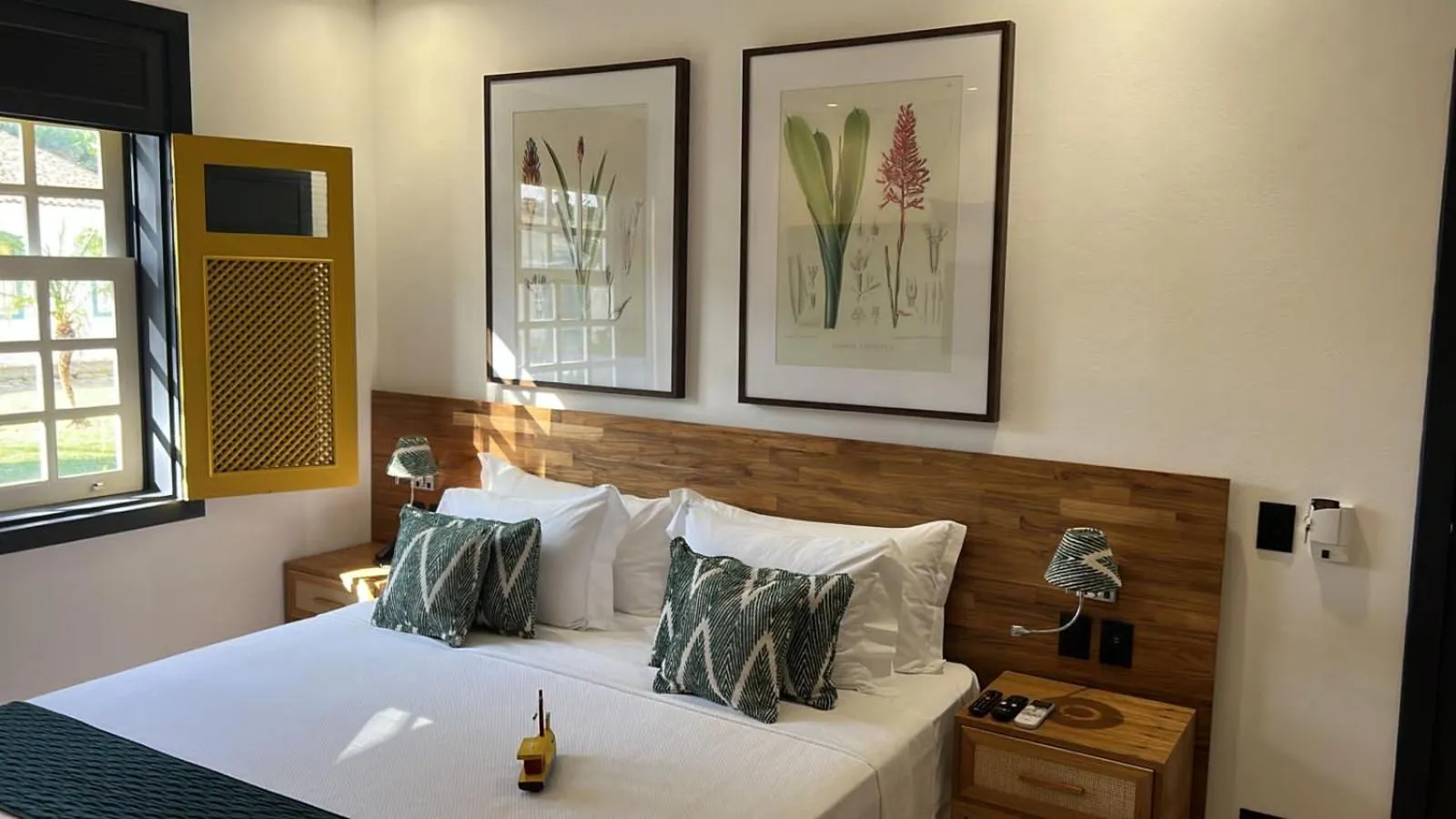 Bedroom, Bed in Sandi Hotel