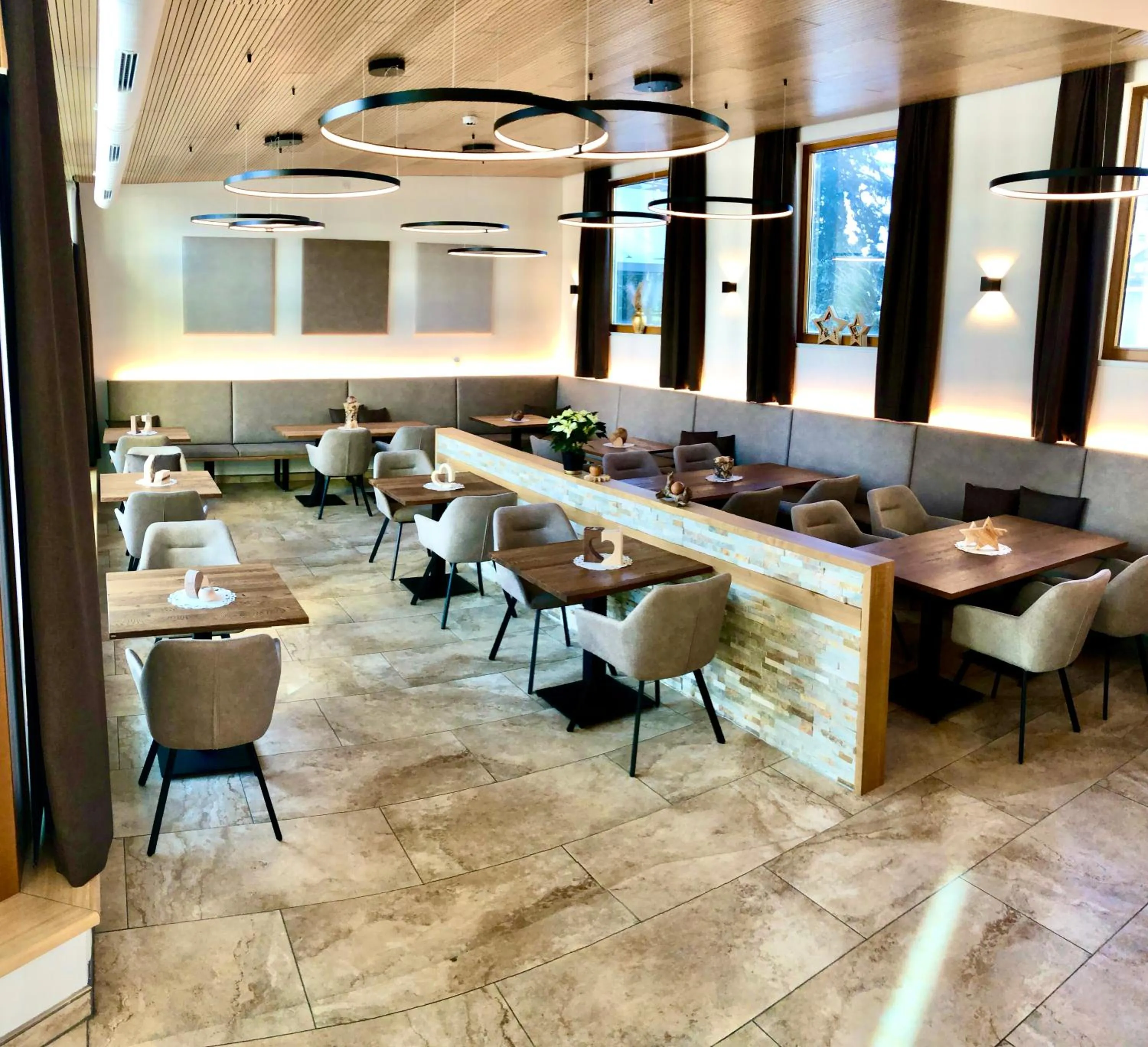 Restaurant/places to eat in Hartweger's Hotel