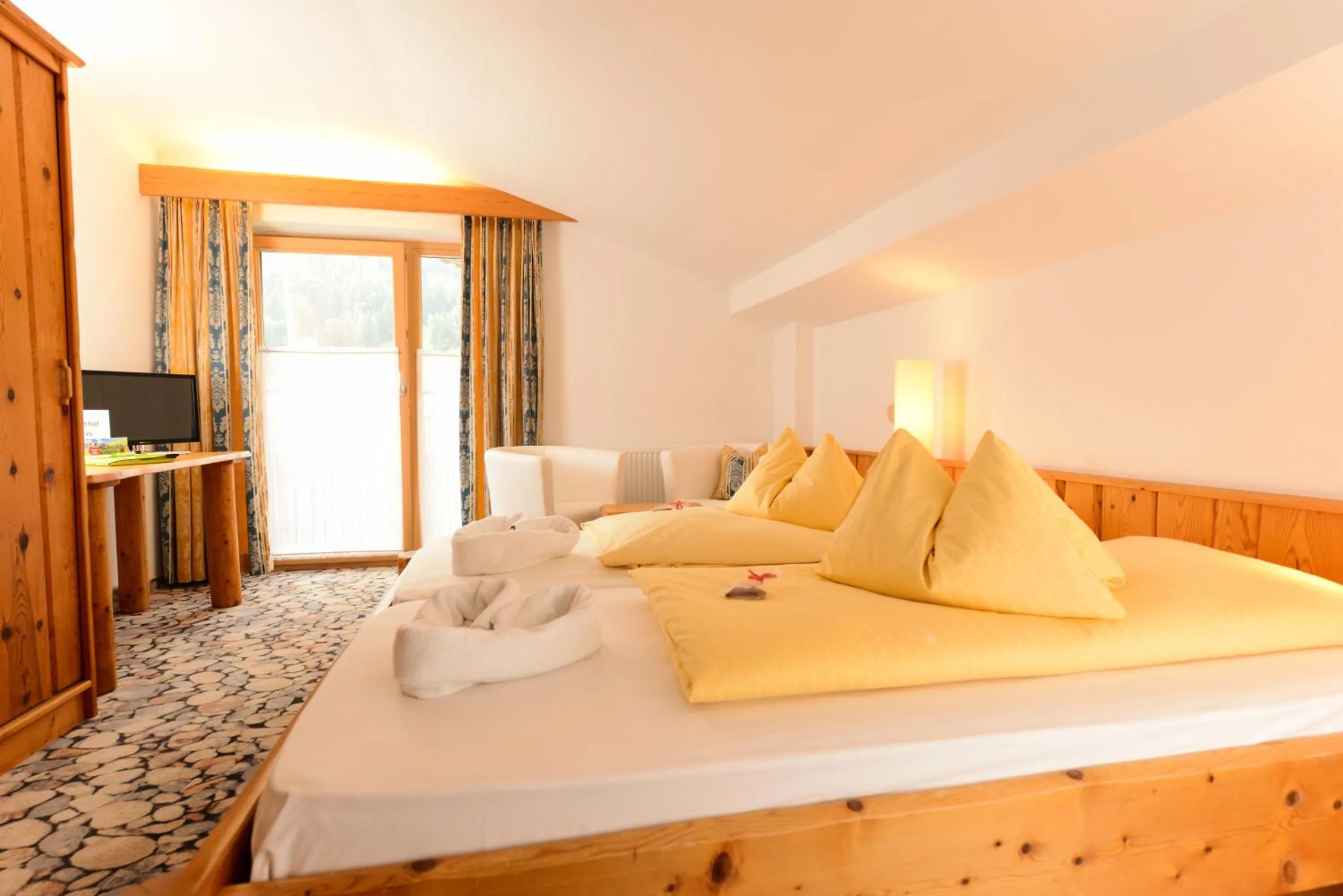 Photo of the whole room, Bed in Hartweger's Hotel