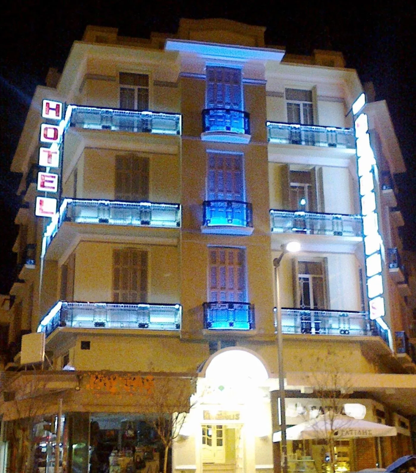 Facade/entrance in Metropolis Hotel