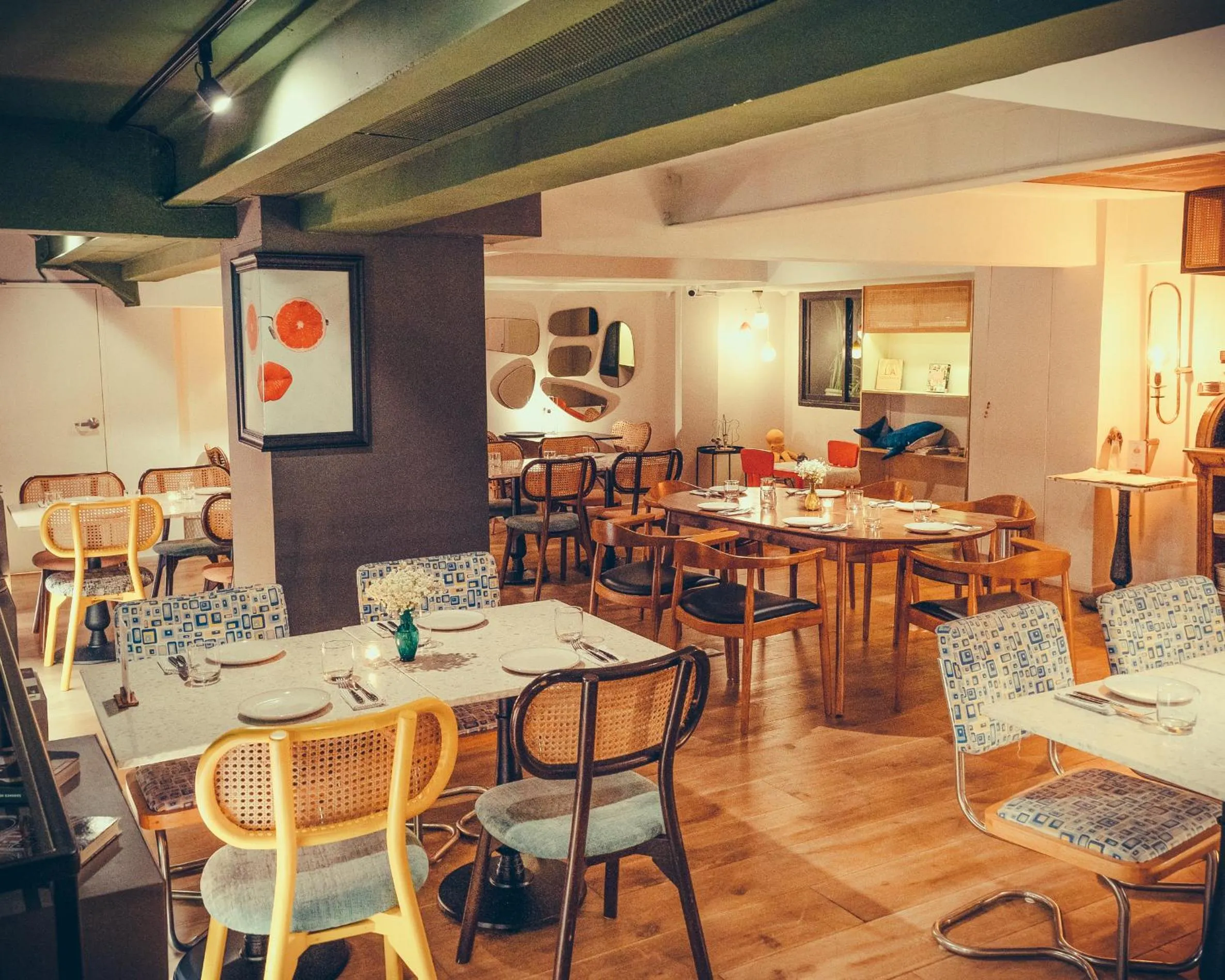 Restaurant/places to eat in Sacha's Hotel Uno