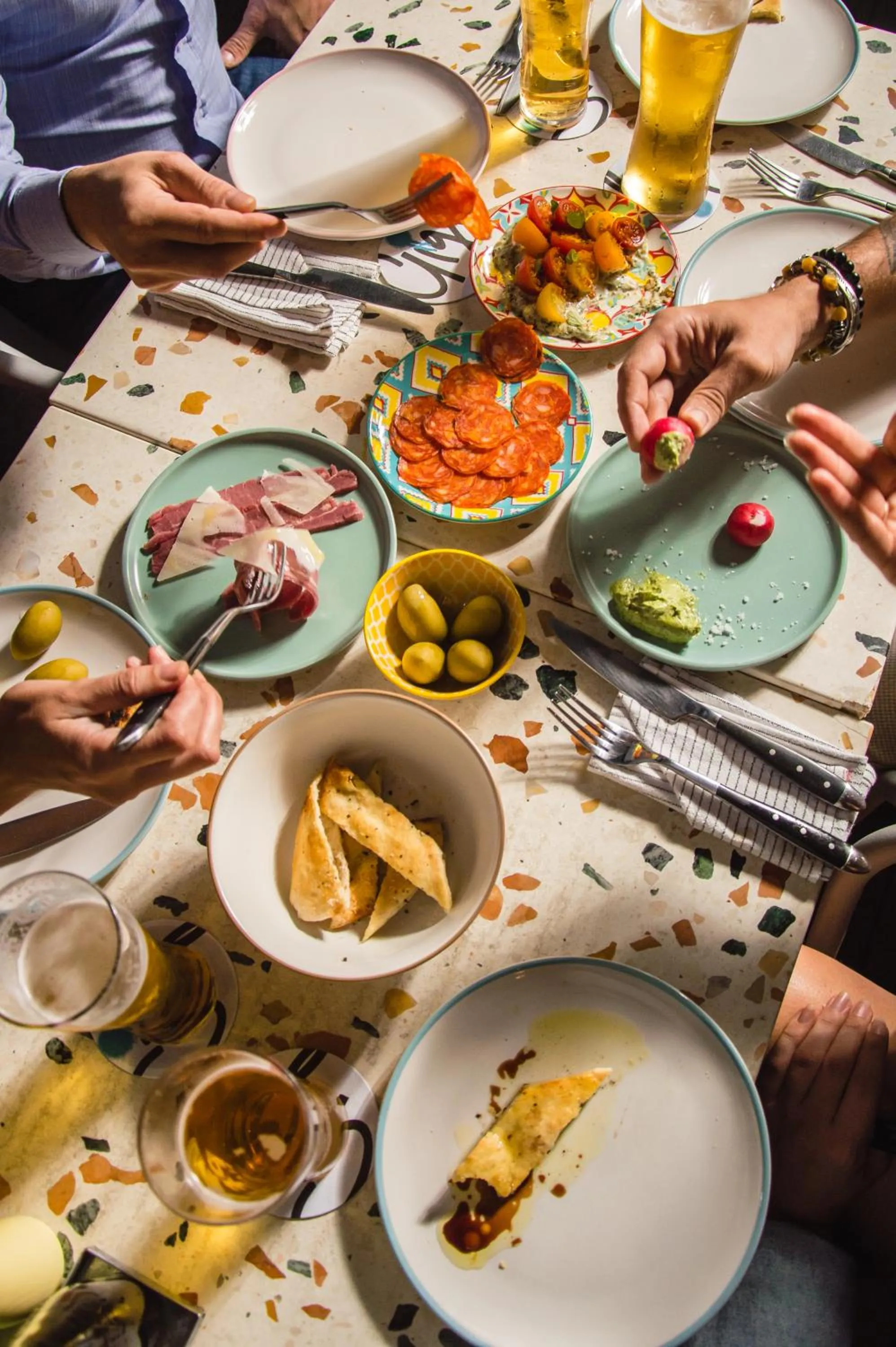 Food and drinks in Sacha's Hotel Uno