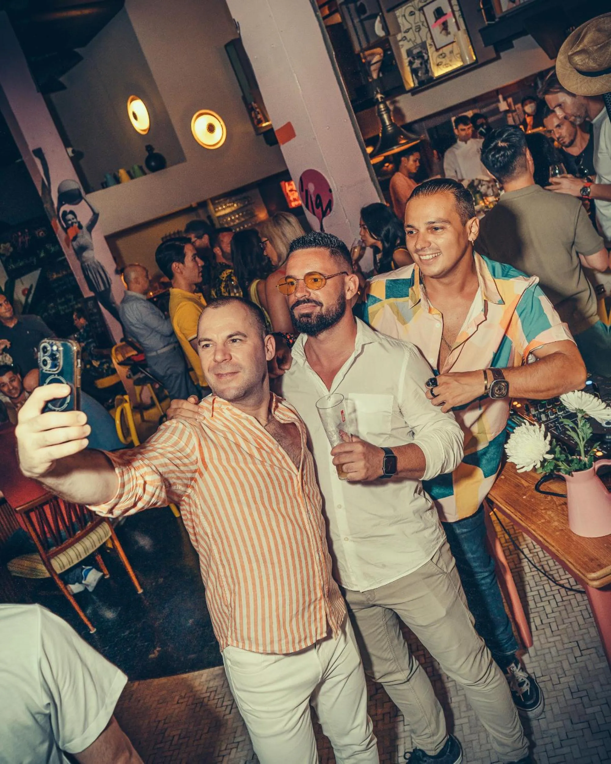 Restaurant/places to eat in Sacha's Hotel Uno