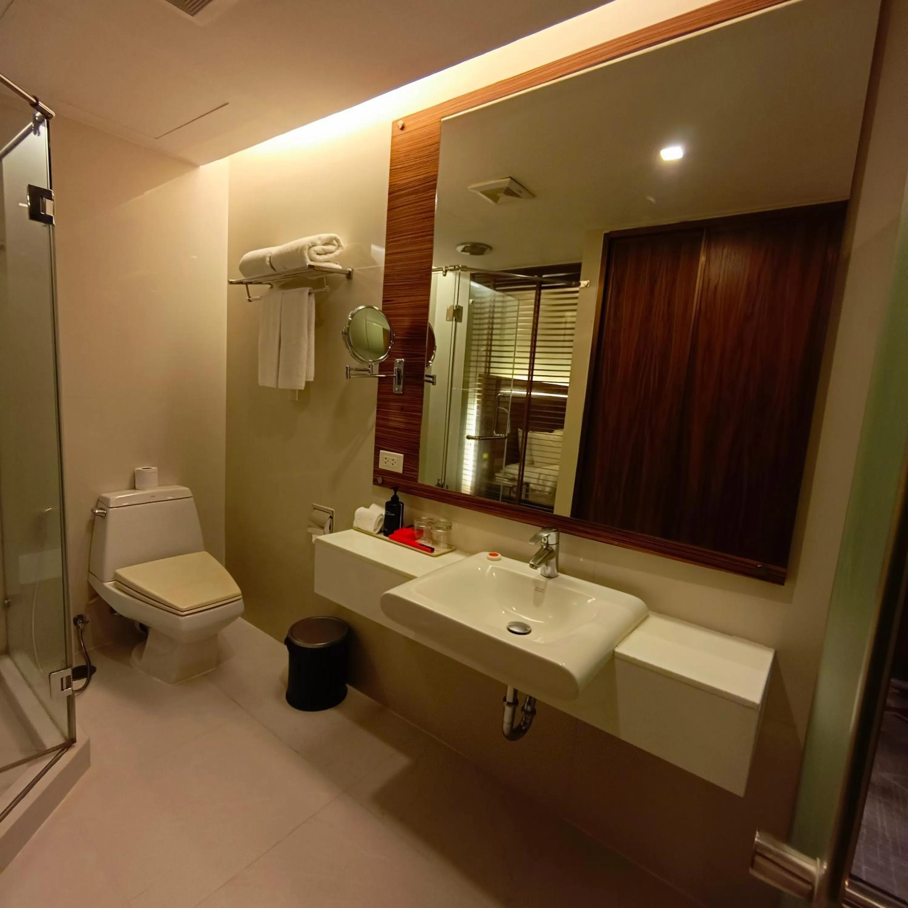 Shower in Sacha's Hotel Uno