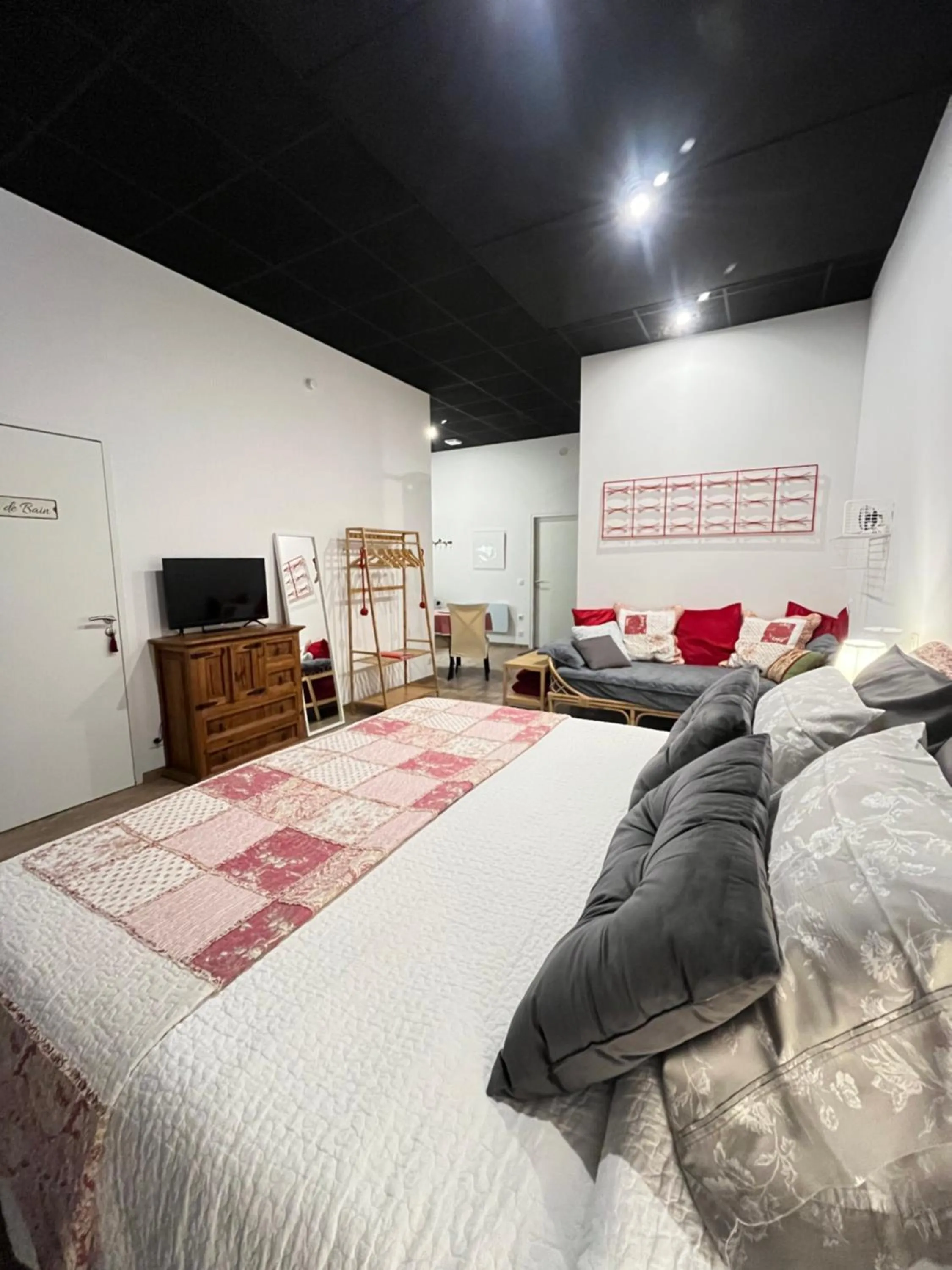 Photo of the whole room, Bed in The Corner Noirmoutier