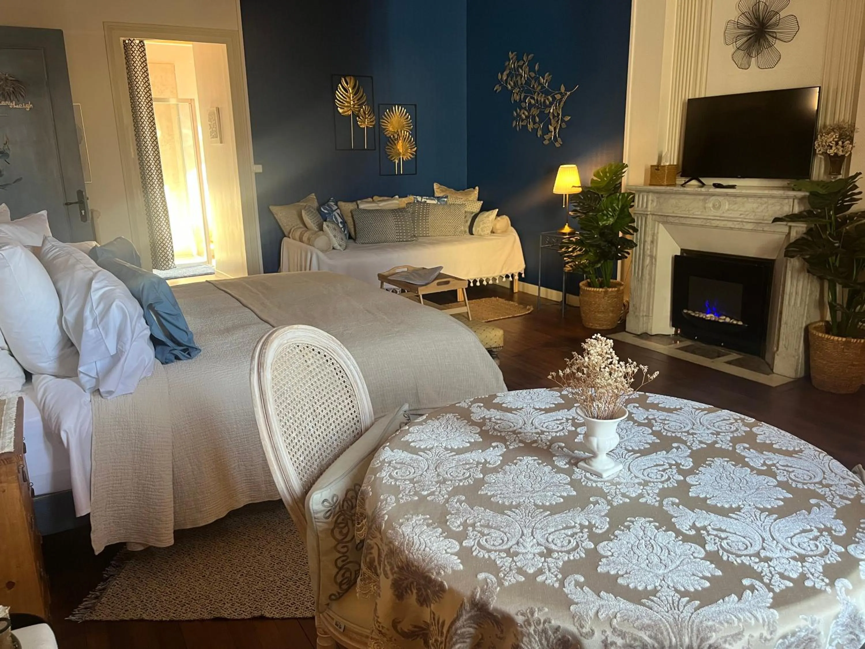 Photo of the whole room, Bed in The Corner Noirmoutier