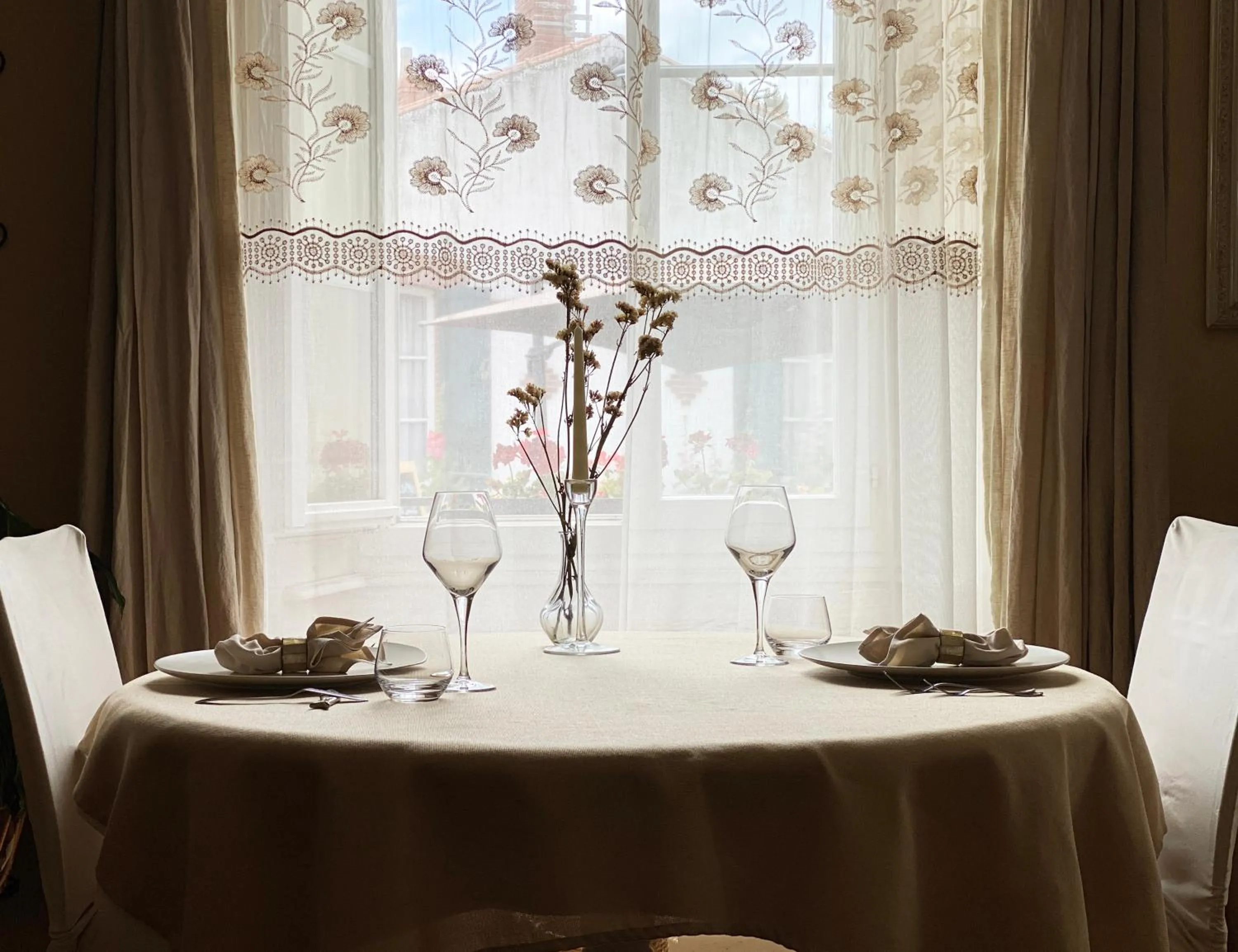 Dining area in The Corner Noirmoutier