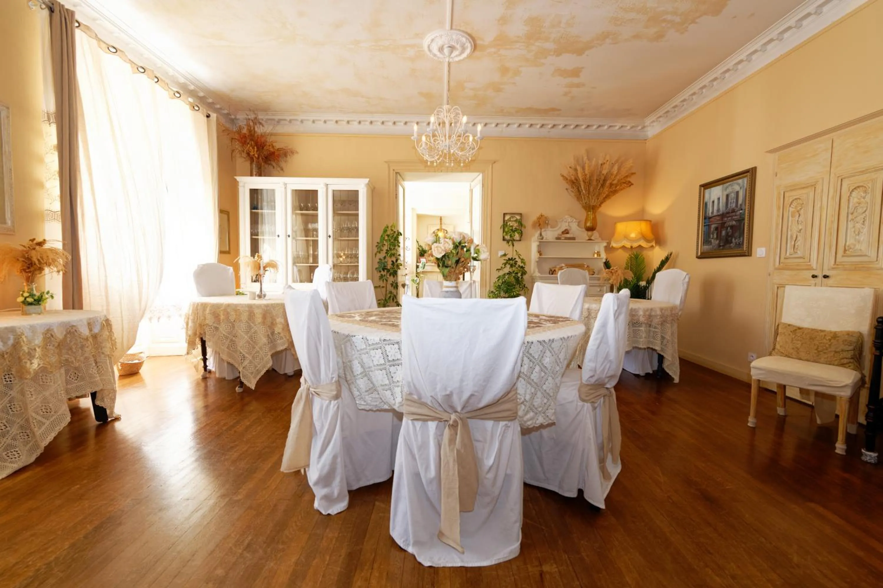 Dining area in The Corner Noirmoutier