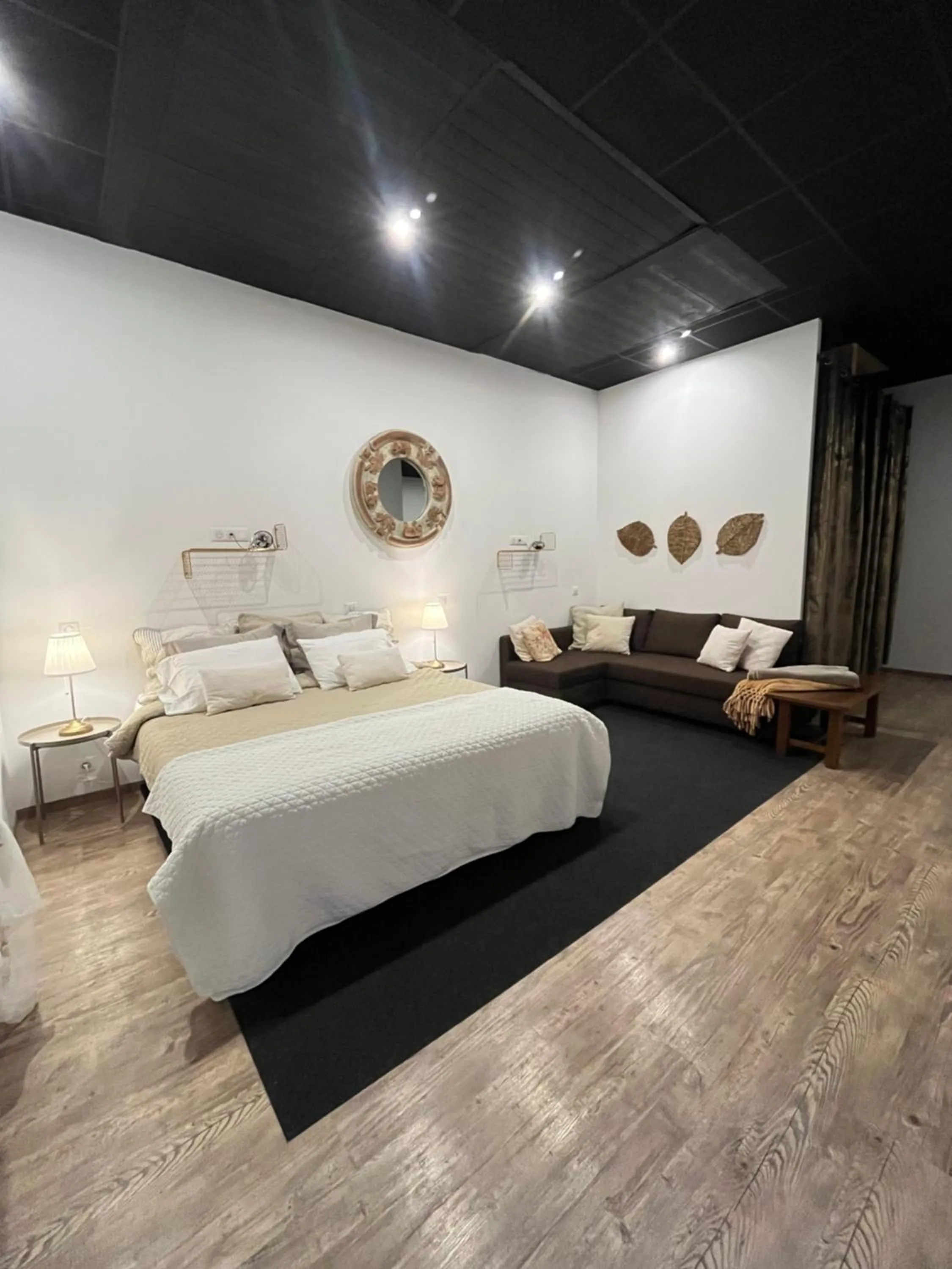 Photo of the whole room, Bed in The Corner Noirmoutier