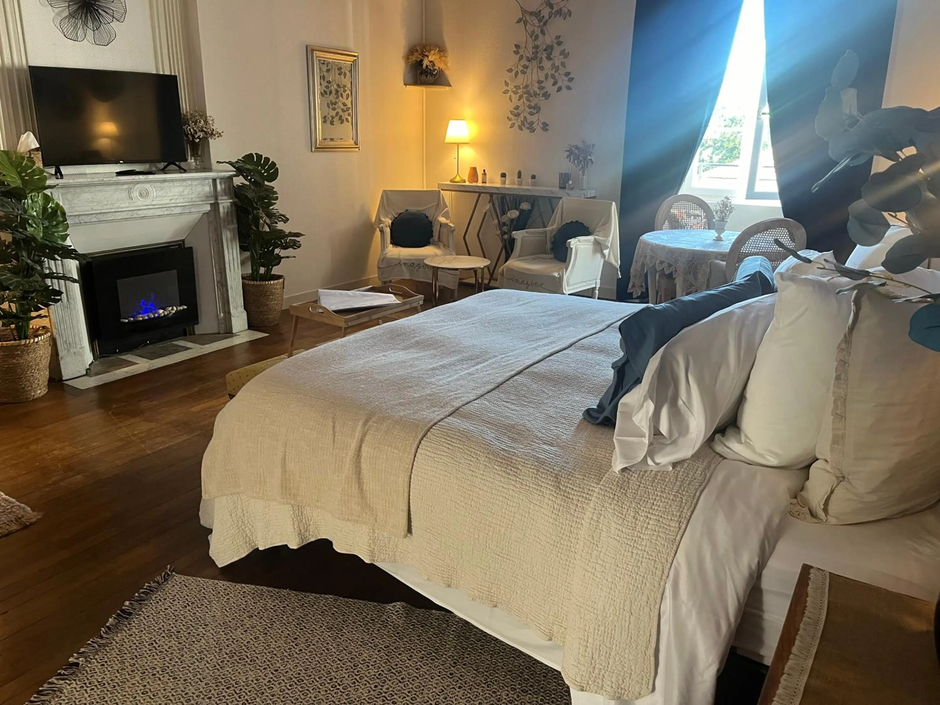 Bedroom, Bed in The Corner Noirmoutier