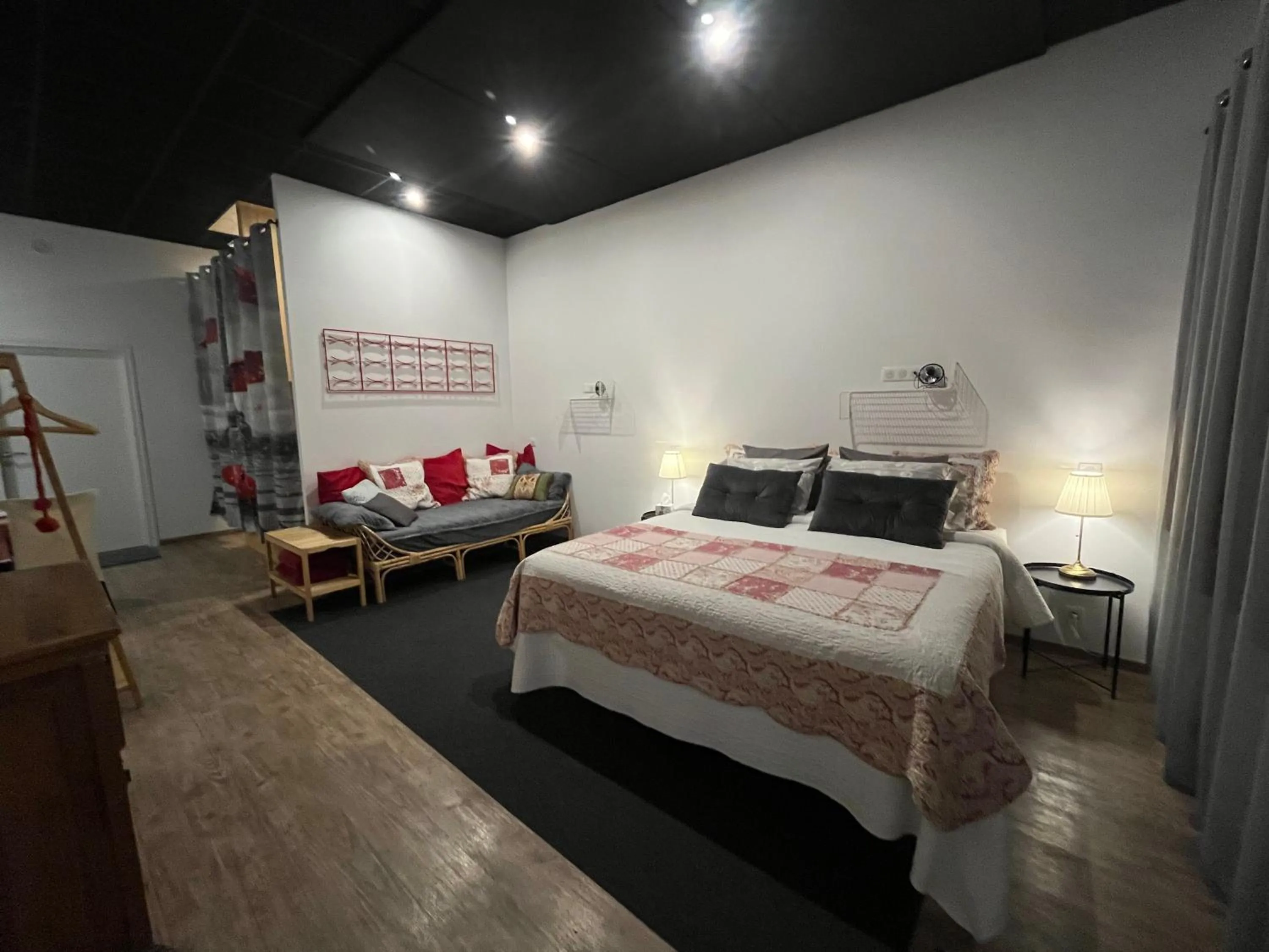 Photo of the whole room, Bed in The Corner Noirmoutier