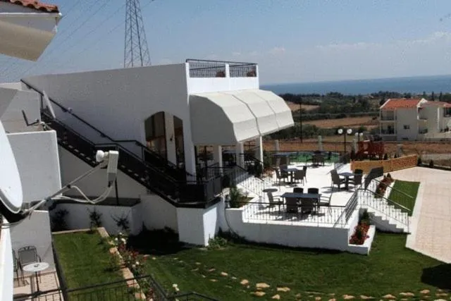 Facade/entrance in Bell Air Hotel