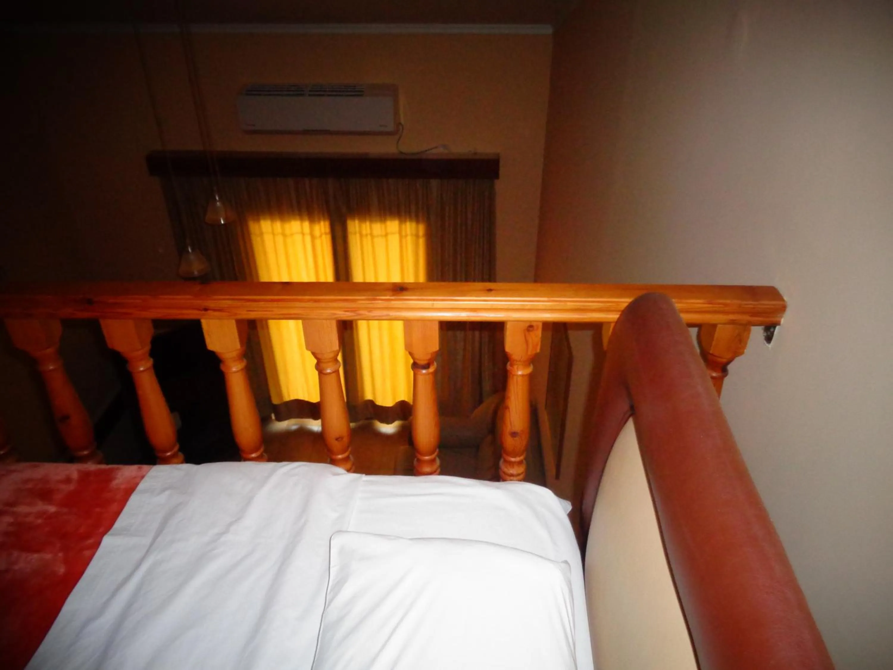 Decorative detail, Bed in Bell Air Hotel