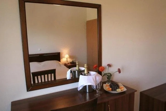 Decorative detail in Bell Air Hotel