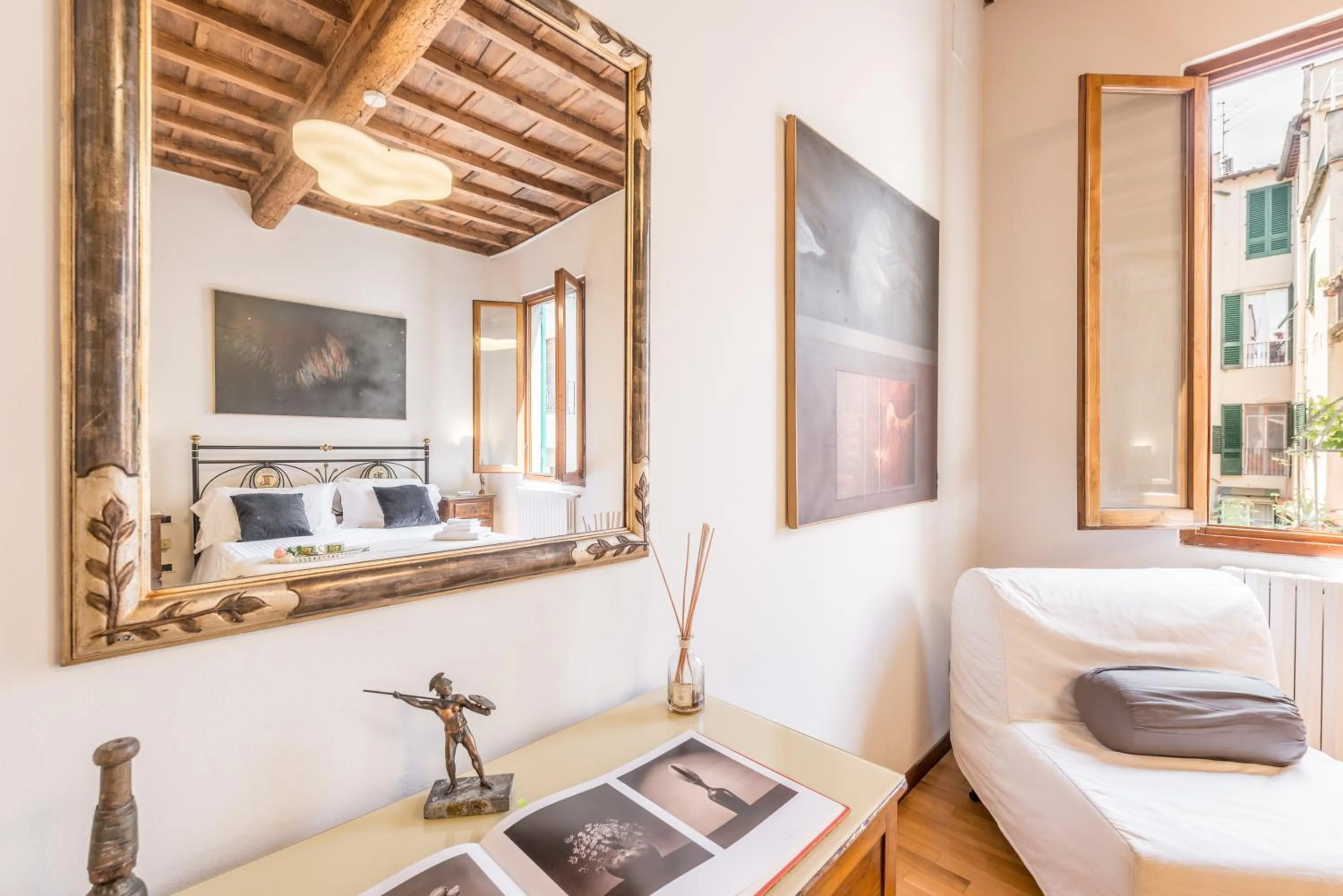 Living room, Bed in Giulietta by Mmega