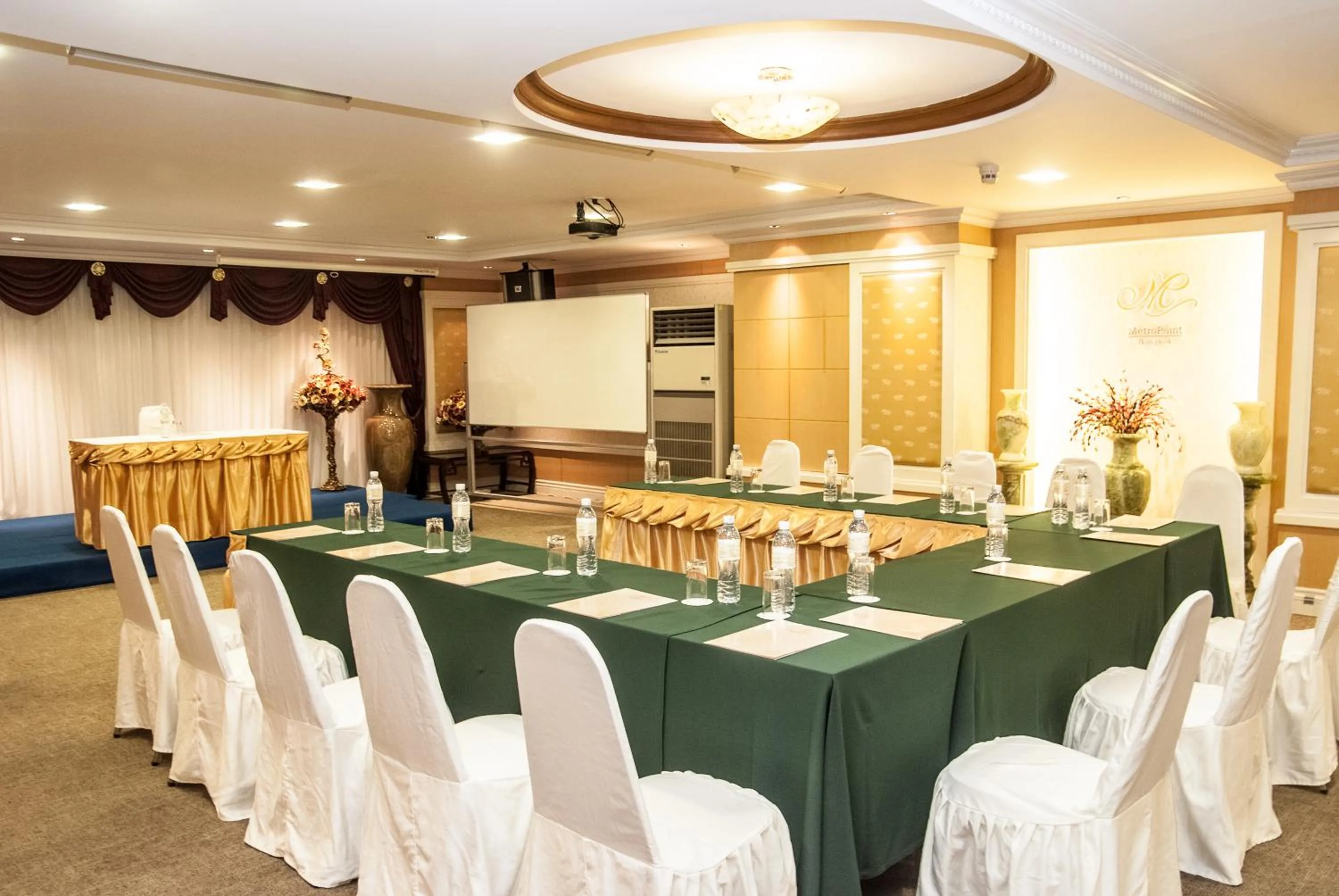 Business facilities in Metro Point Bangkok