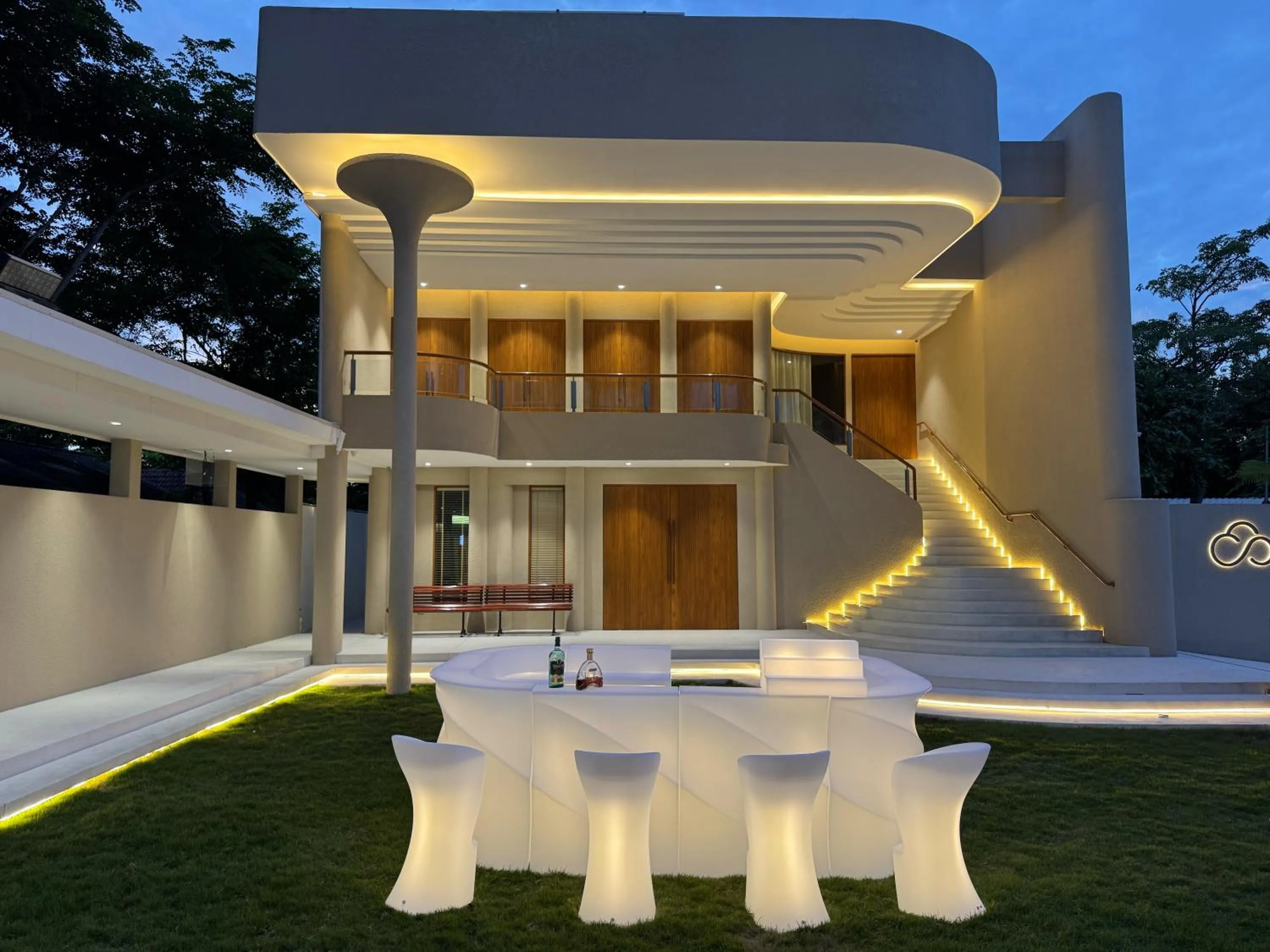 Property building in Metro Point Bangkok