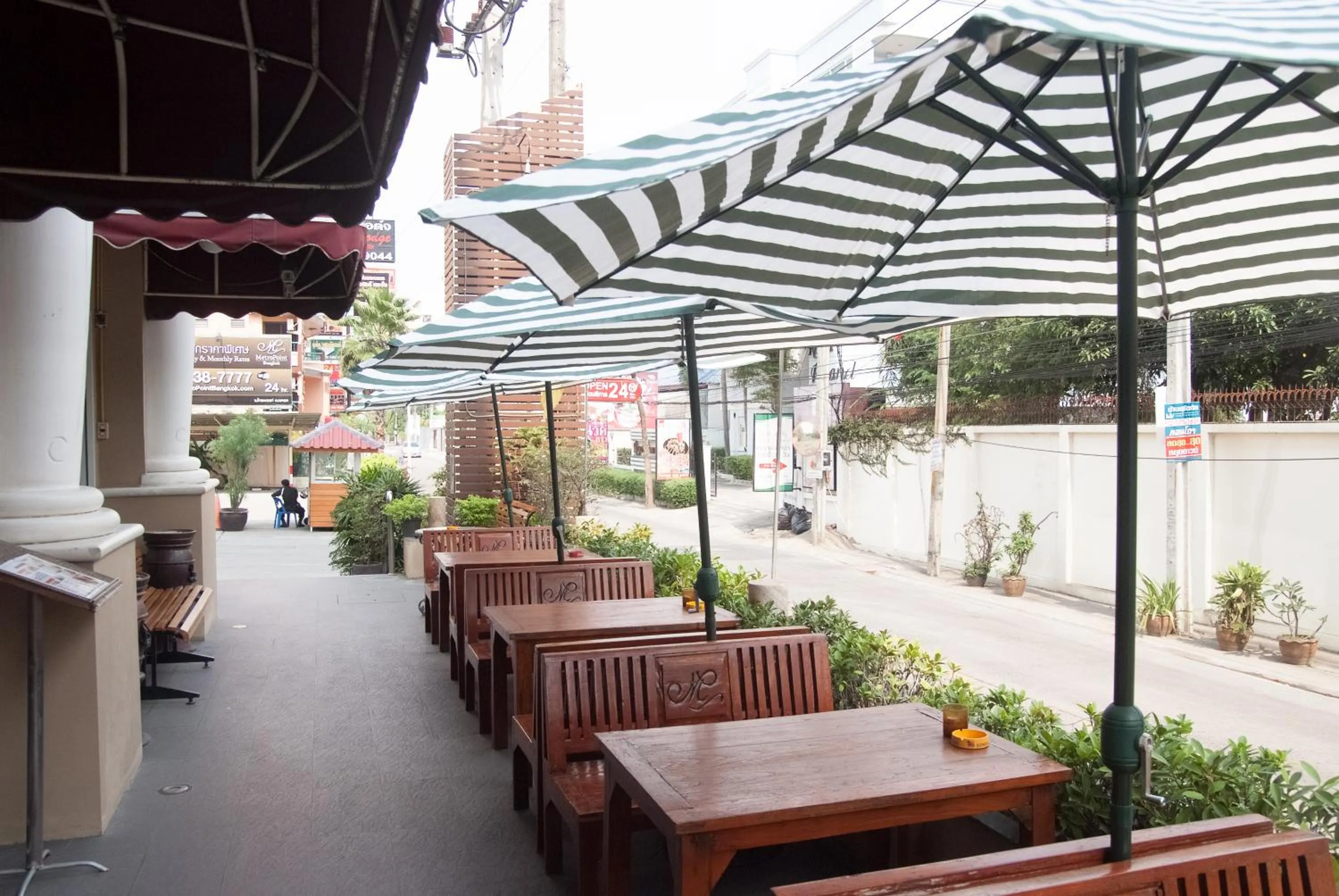 Restaurant/places to eat in Metro Point Bangkok