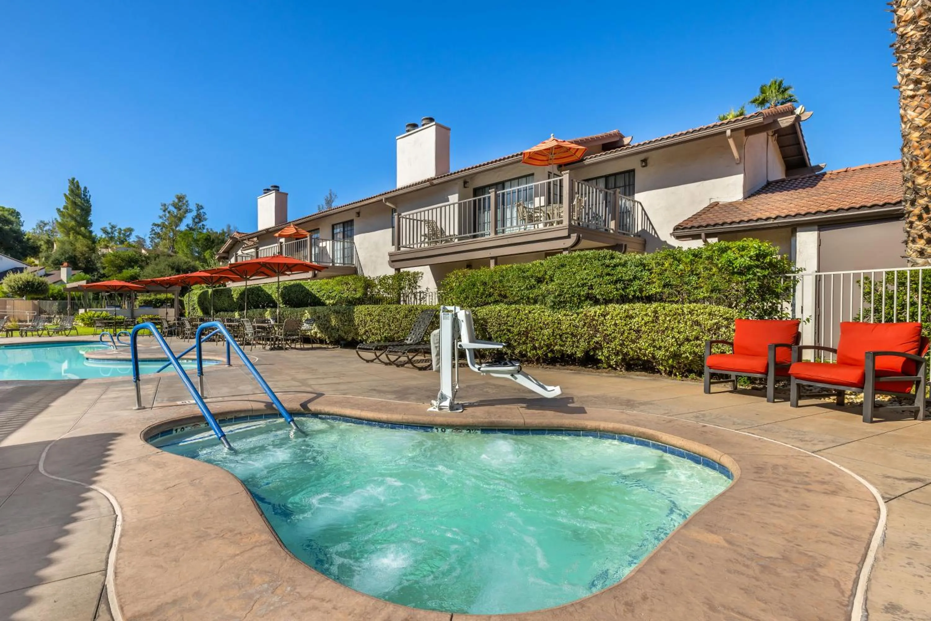 Swimming pool in Riviera Oaks Resort