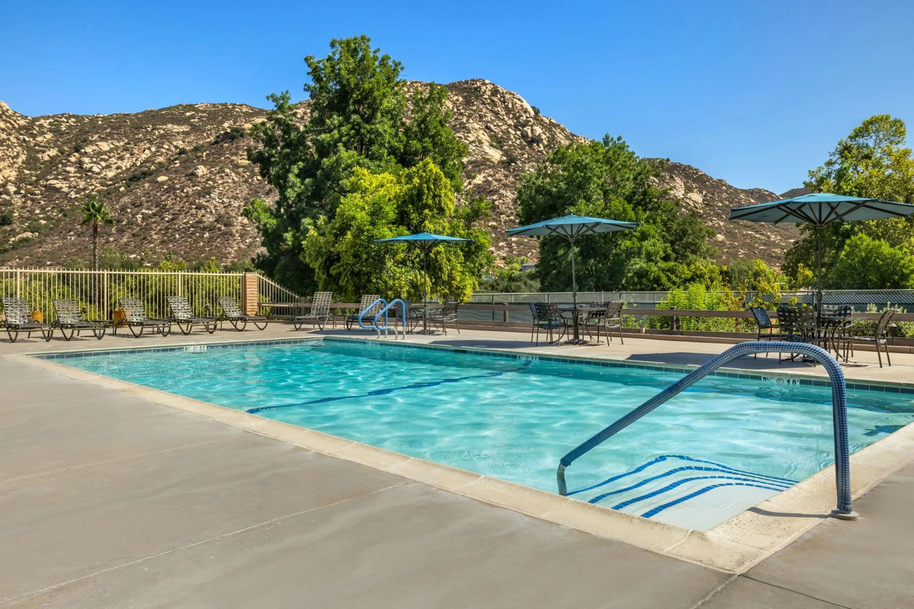 Swimming pool in Riviera Oaks Resort