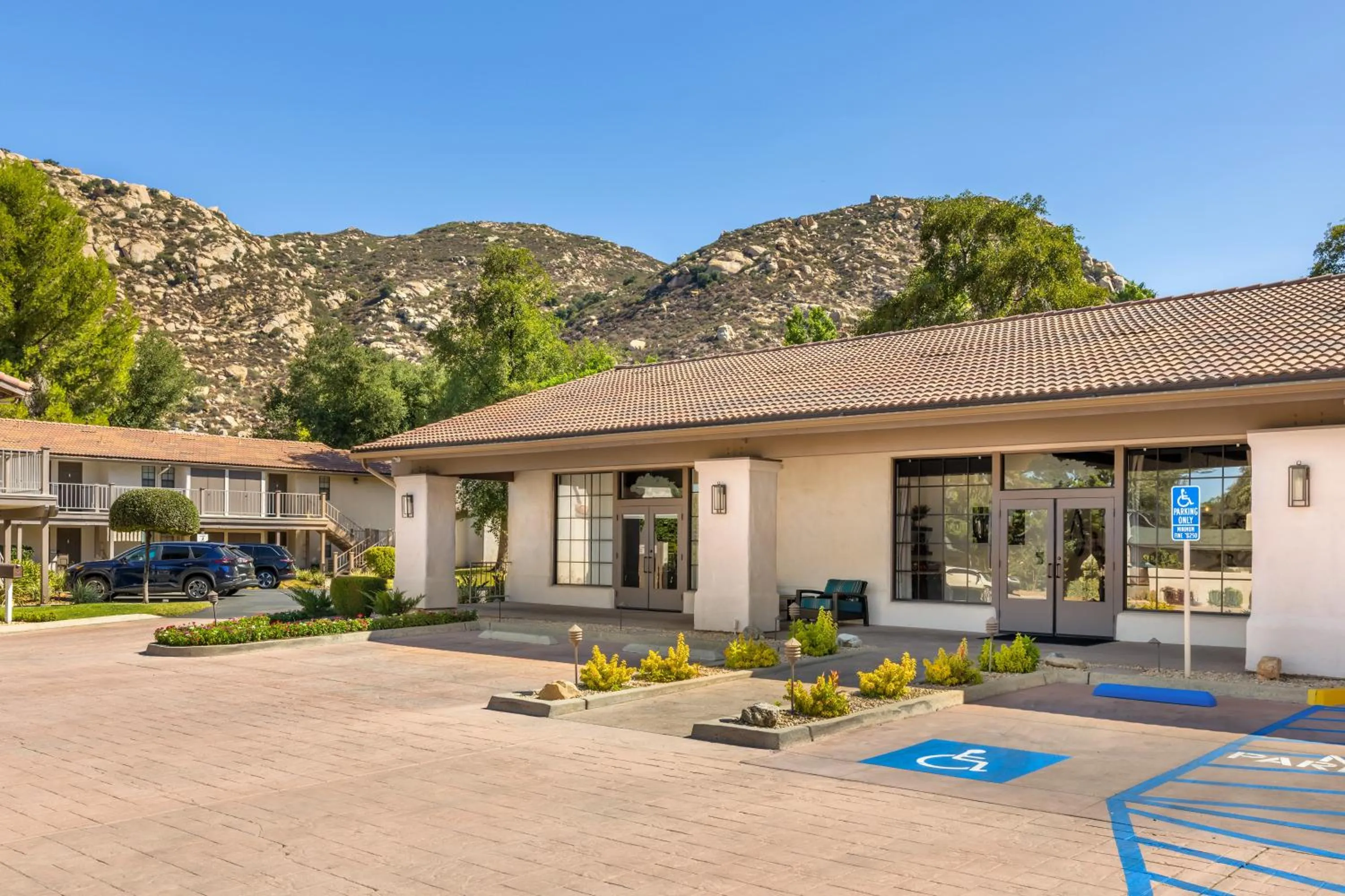 Property building in Riviera Oaks Resort